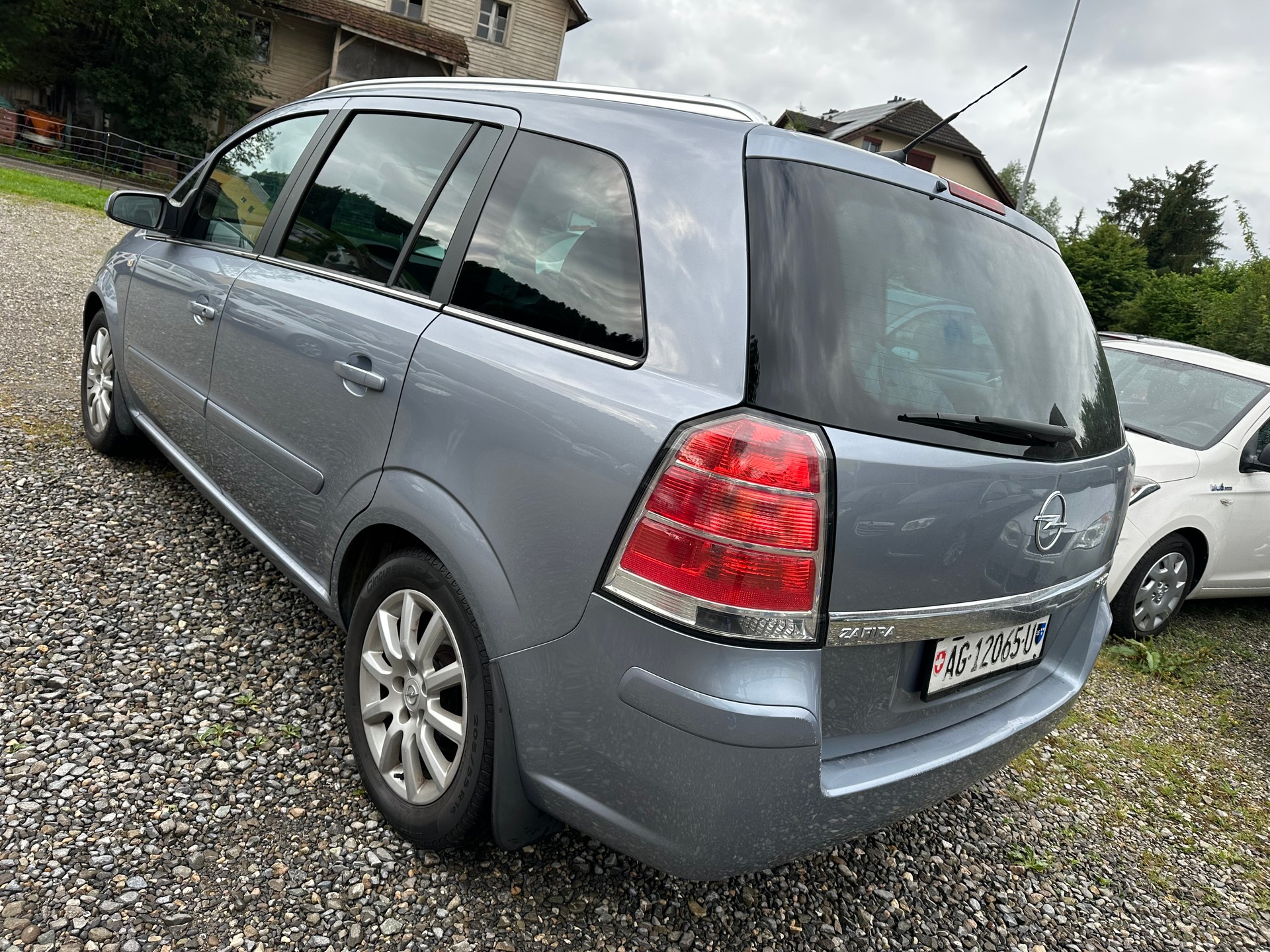OPEL Zafira 1.9 CDTI Enjoy Automatic-image-3