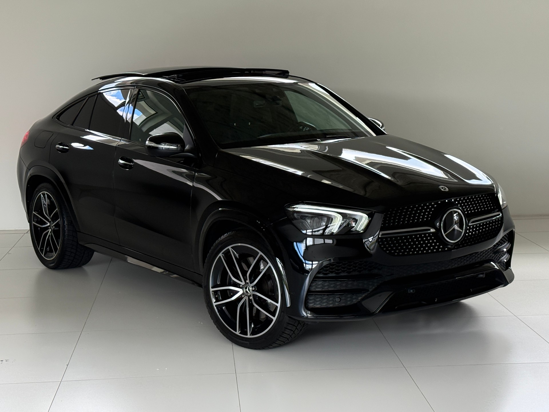 MERCEDES-BENZ GLE Coupé 400 d 4Matic AMG-LINE 9G-Tronic***ALL-BLACK***LUFTFEDERUNG***PANORAMADACH***22 ZollAlu***AMBIENTE-PLUS***-image-1