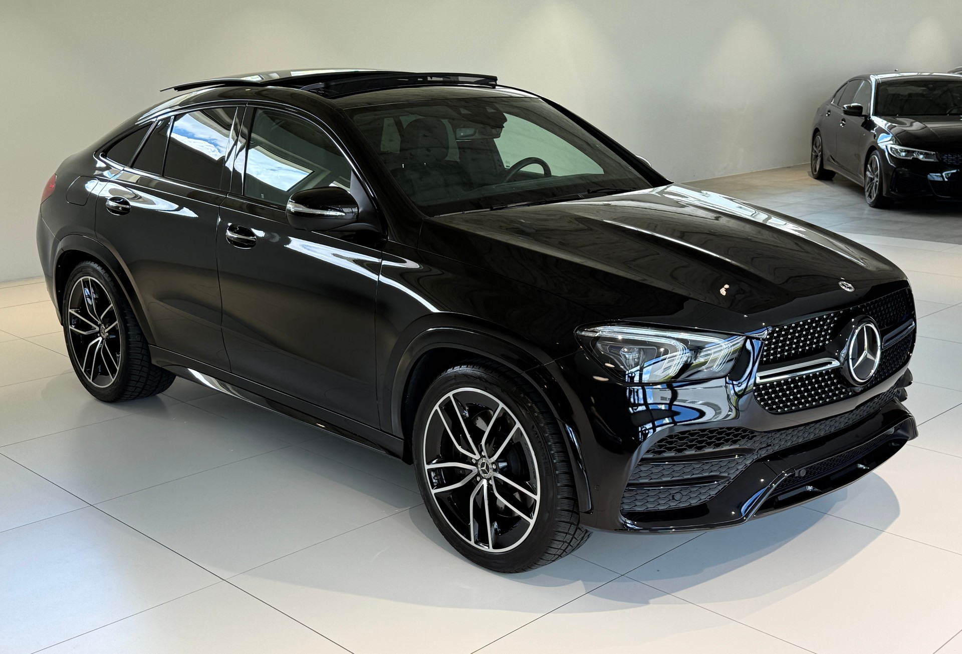 MERCEDES-BENZ GLE Coupé 400 d 4Matic AMG-LINE 9G-Tronic***ALL-BLACK***LUFTFEDERUNG***PANORAMADACH***22 ZollAlu***AMBIENTE-PLUS***-image-47