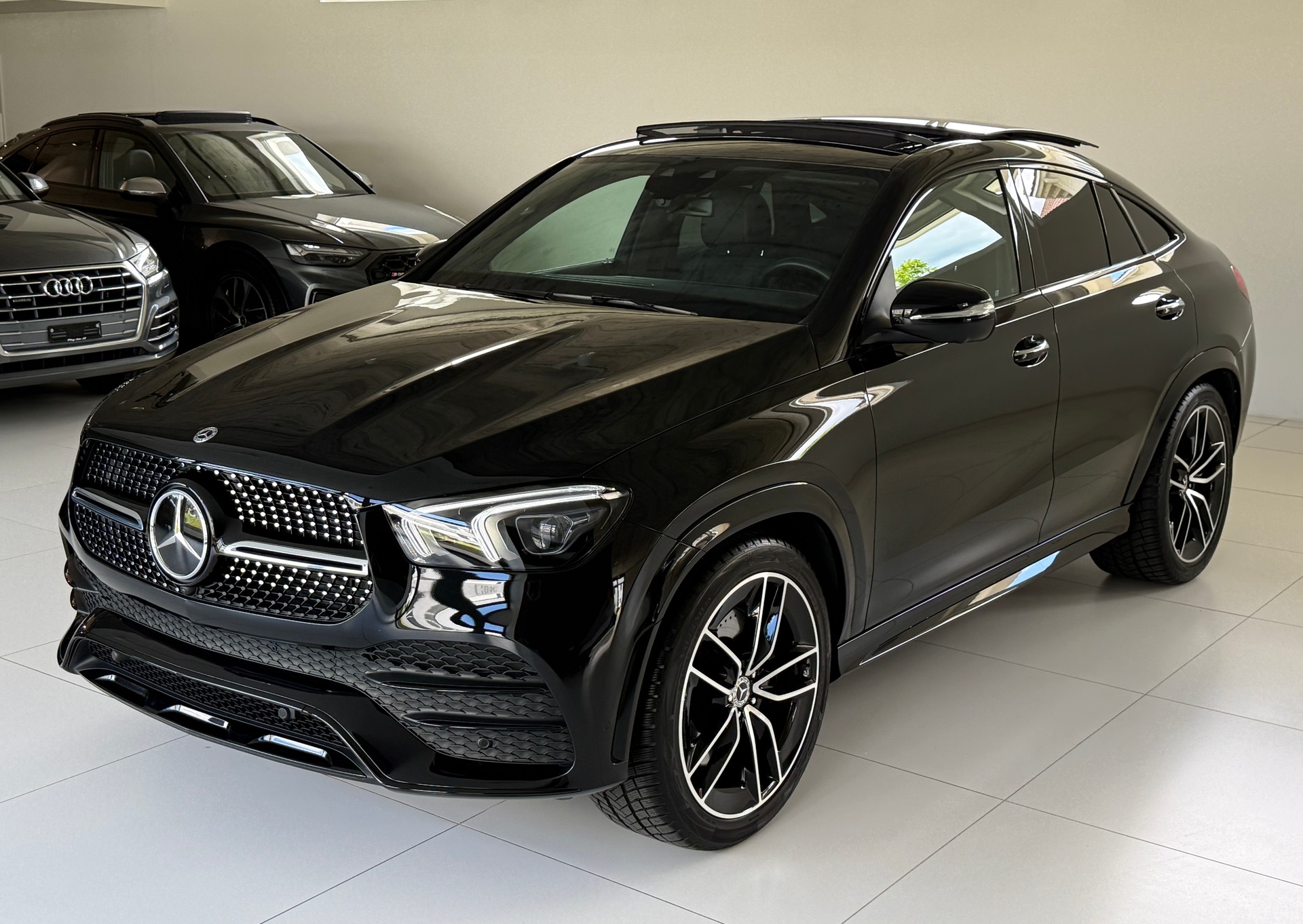 MERCEDES-BENZ GLE Coupé 400 d 4Matic AMG-LINE 9G-Tronic***ALL-BLACK***LUFTFEDERUNG***PANORAMADACH***22 ZollAlu***AMBIENTE-PLUS***-image-4