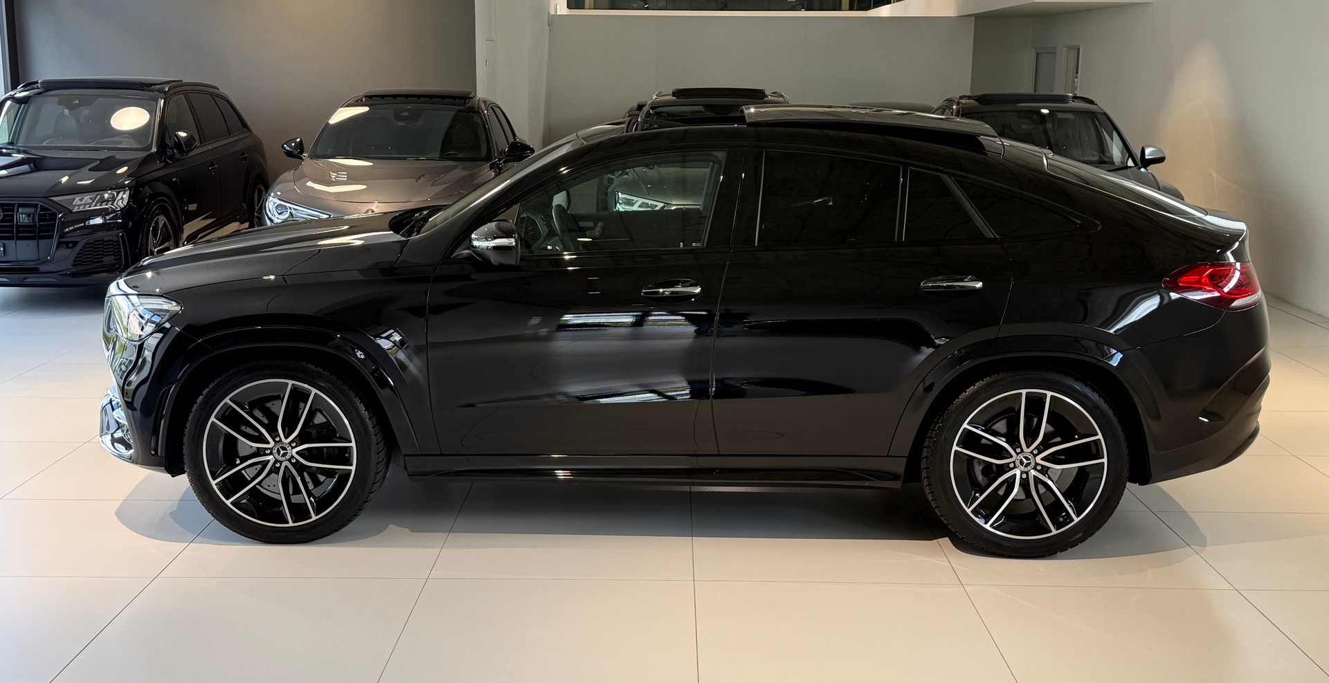 MERCEDES-BENZ GLE Coupé 400 d 4Matic AMG-LINE 9G-Tronic***ALL-BLACK***LUFTFEDERUNG***PANORAMADACH***22 ZollAlu***AMBIENTE-PLUS***-image-7