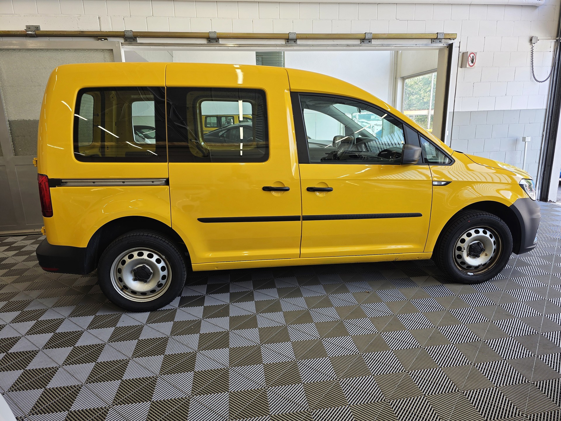 VW Caddy 2.0TDI 4Motion BlueMotion Technology DSG-image-2