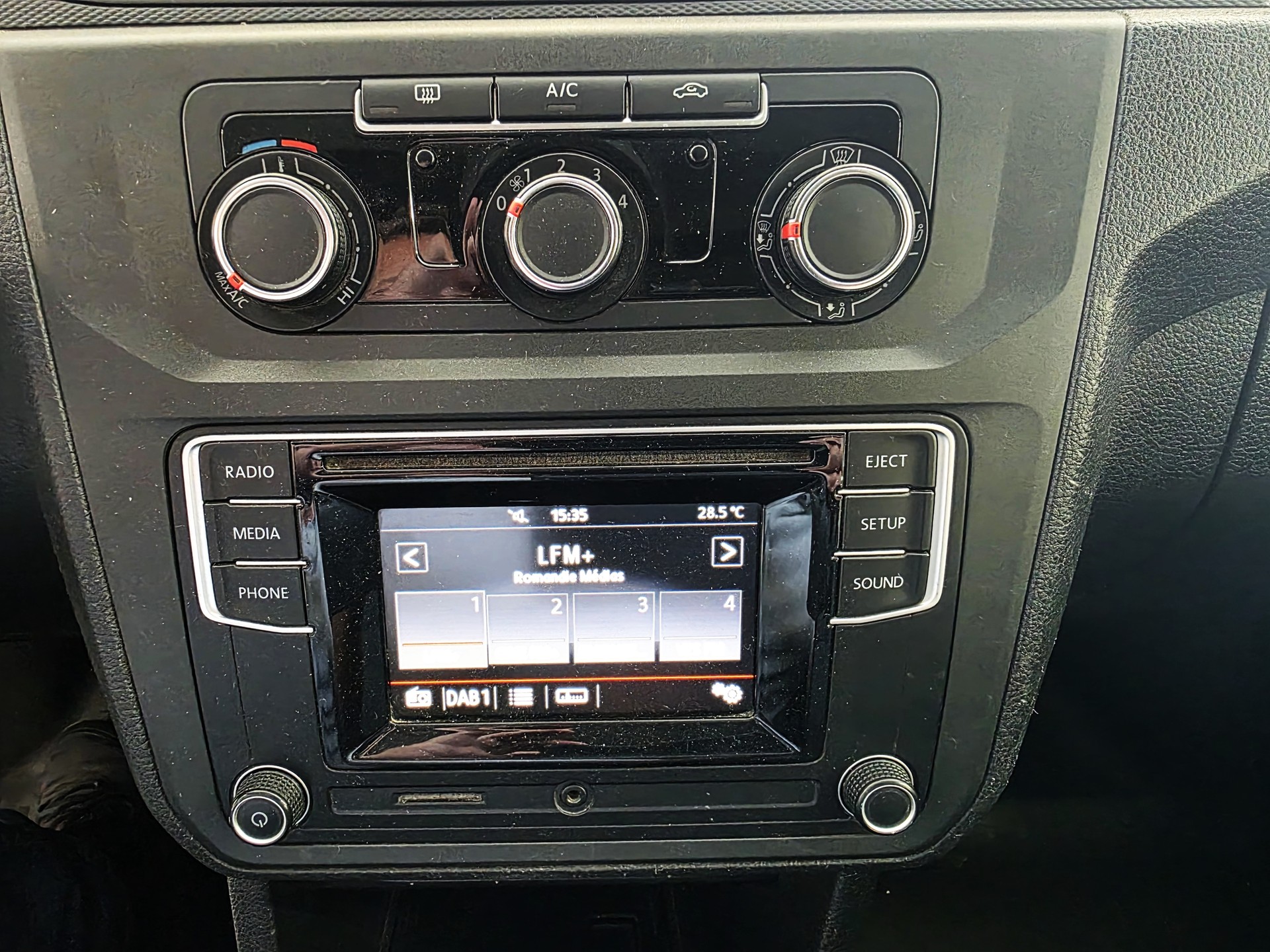 VW Caddy 2.0TDI 4Motion BlueMotion Technology DSG-image-12