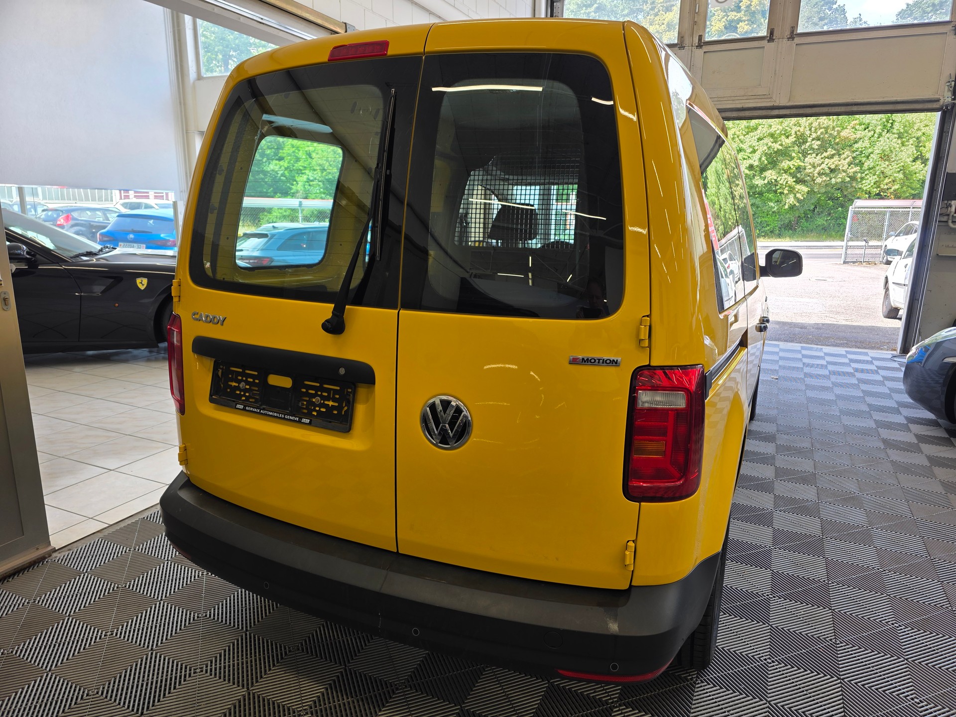 VW Caddy 2.0TDI 4Motion BlueMotion Technology DSG-image-3