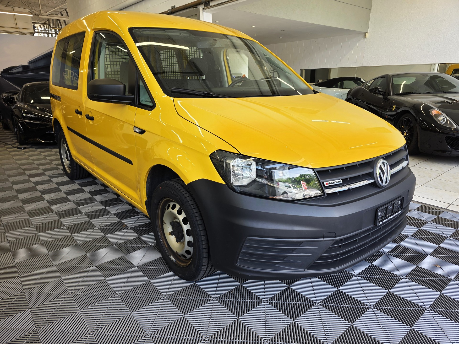 VW Caddy 2.0TDI 4Motion BlueMotion Technology DSG-image-1