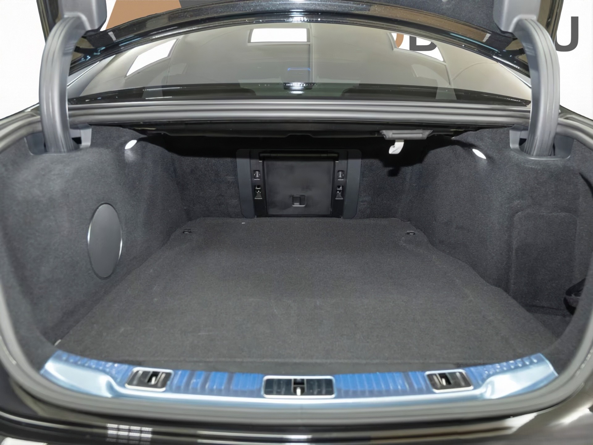 MERCEDES-BENZ S 63 V8 AMG E Performance 4matic+ lang-image-13