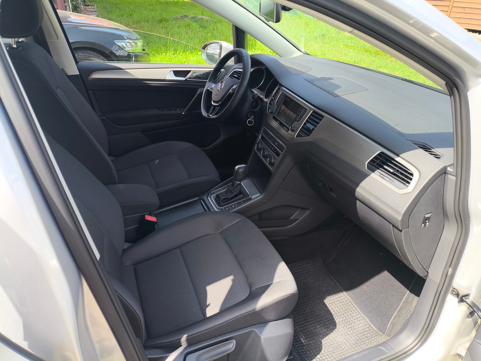 VW Golf Sportsvan 1.4 TSI Lounge DSG-image-9