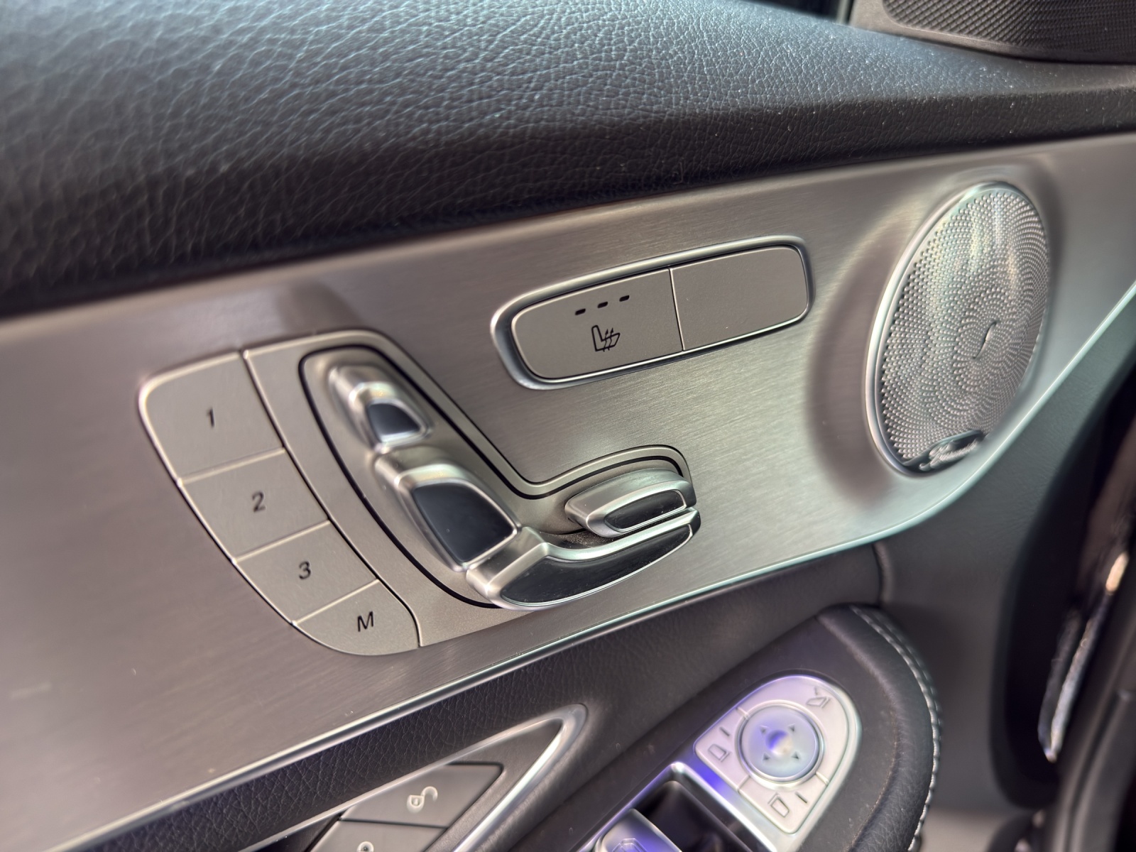 MERCEDES-BENZ C 220 d Swiss Star AMG Line 4Matic 9G-Tronic-image-17