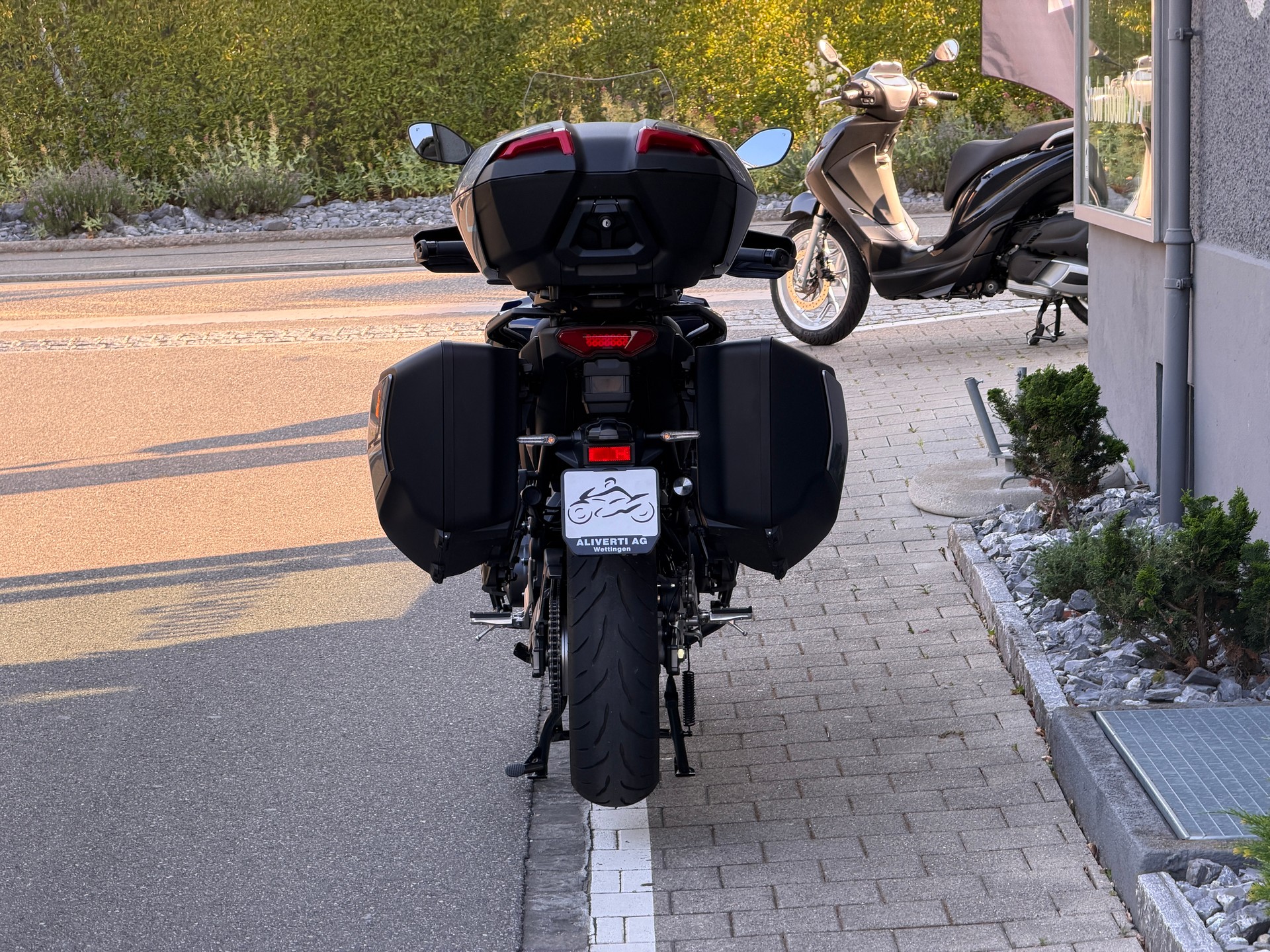 YAMAHA Tracer 9 GT+ Y-AMT-showroom-element-3