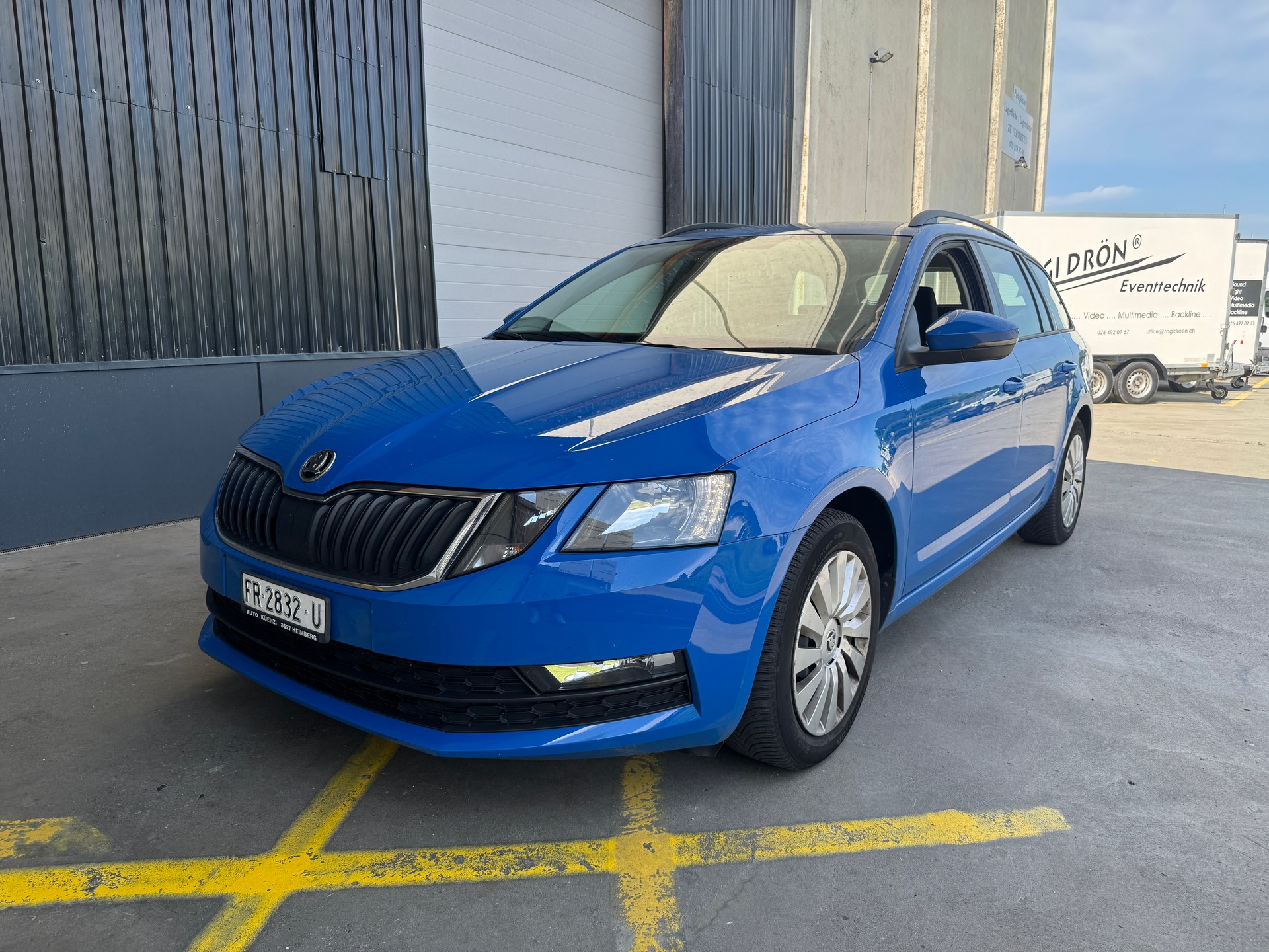 SKODA Octavia Combi 1.6 TDI Swiss Line 25-image-0