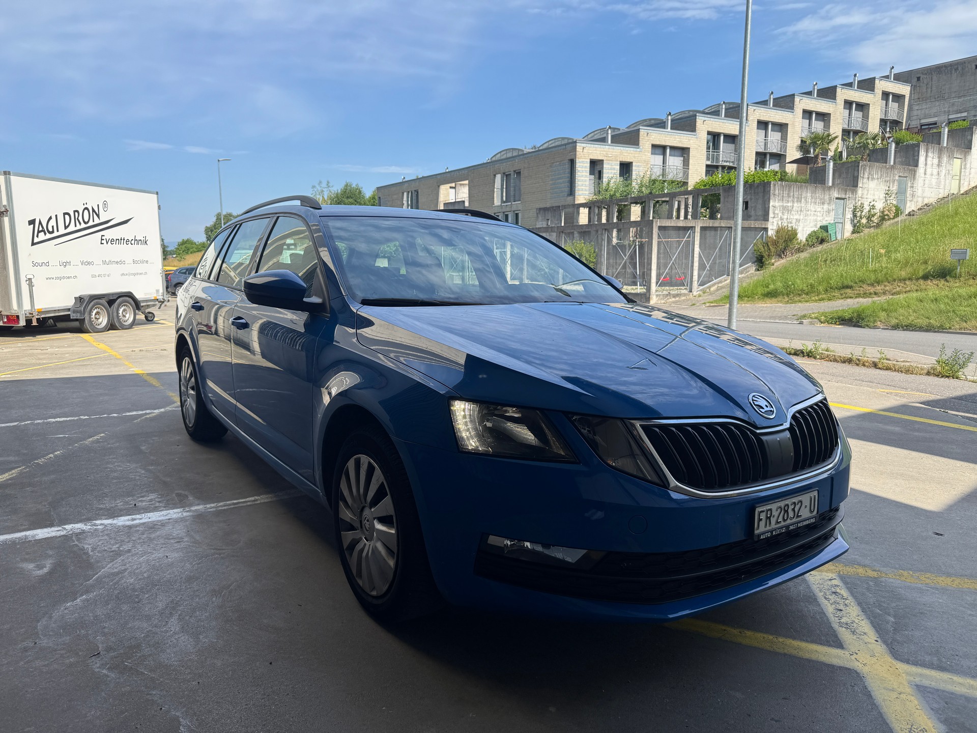 SKODA Octavia Combi 1.6 TDI Swiss Line 25-image-1