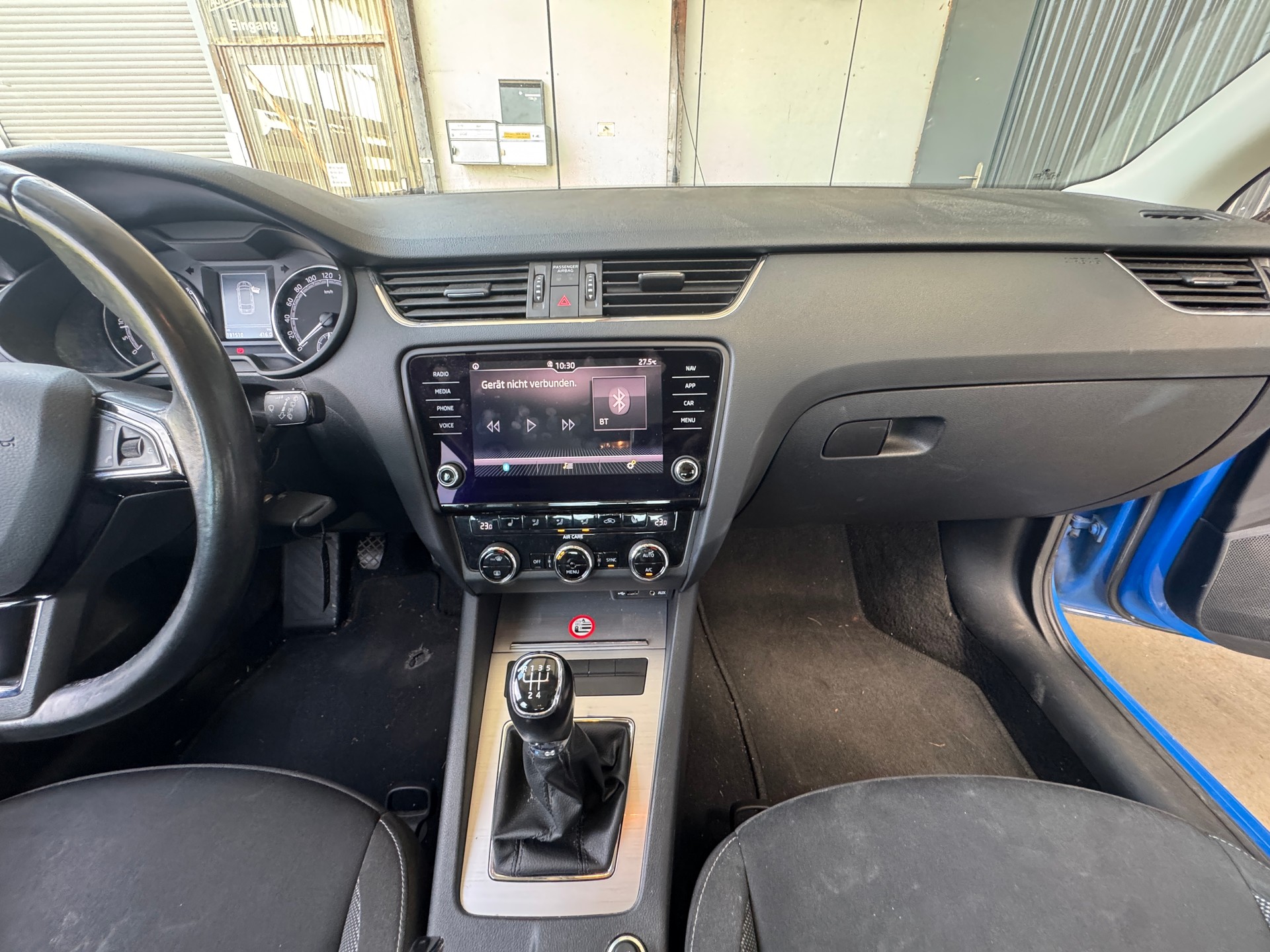 SKODA Octavia Combi 1.6 TDI Swiss Line 25-image-4