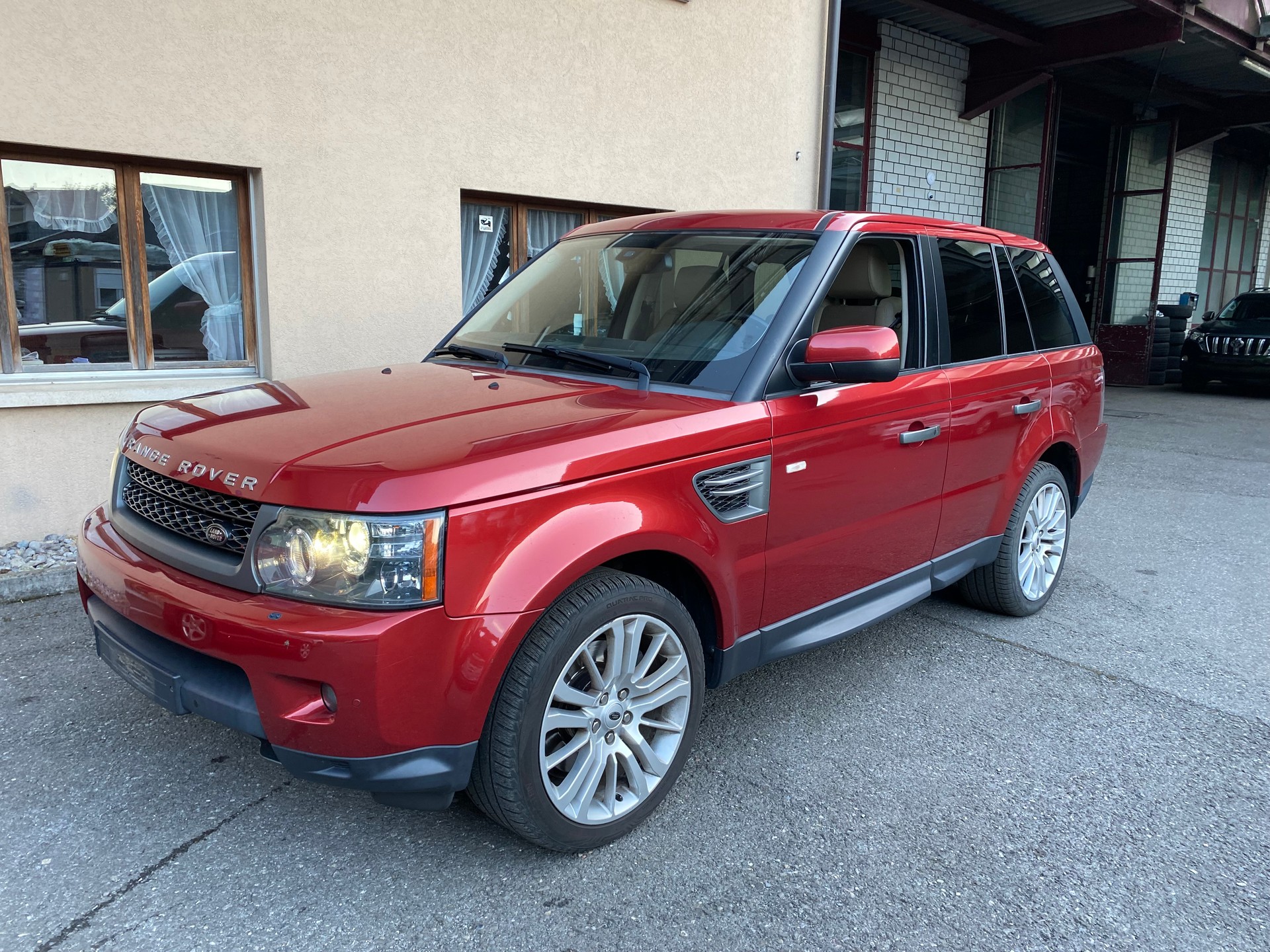 LAND ROVER Range Rover Sport 3.0 TDV6 HSE Automatic-image-9