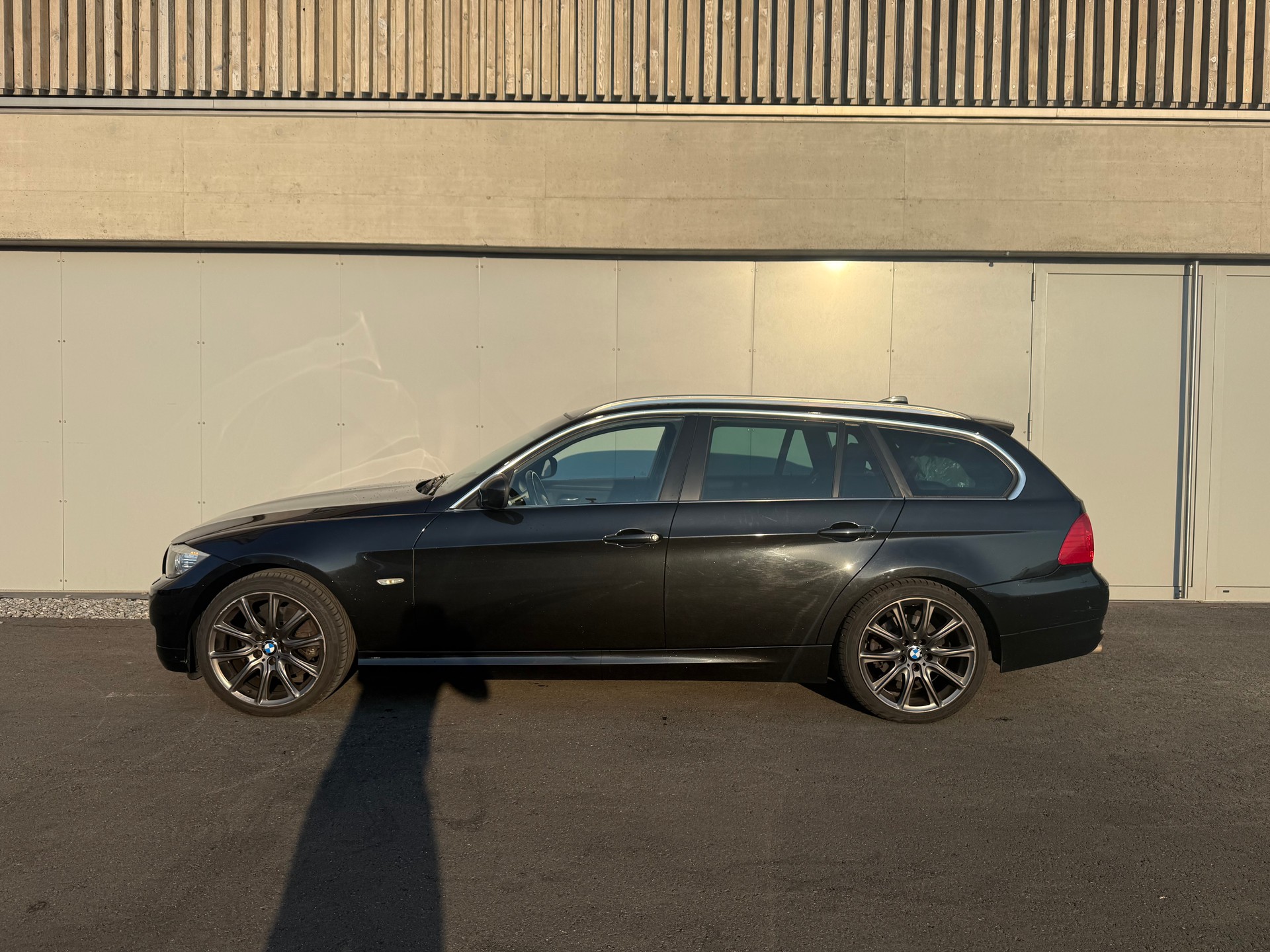 BMW 320d xDrive Touring Steptronic-image-2