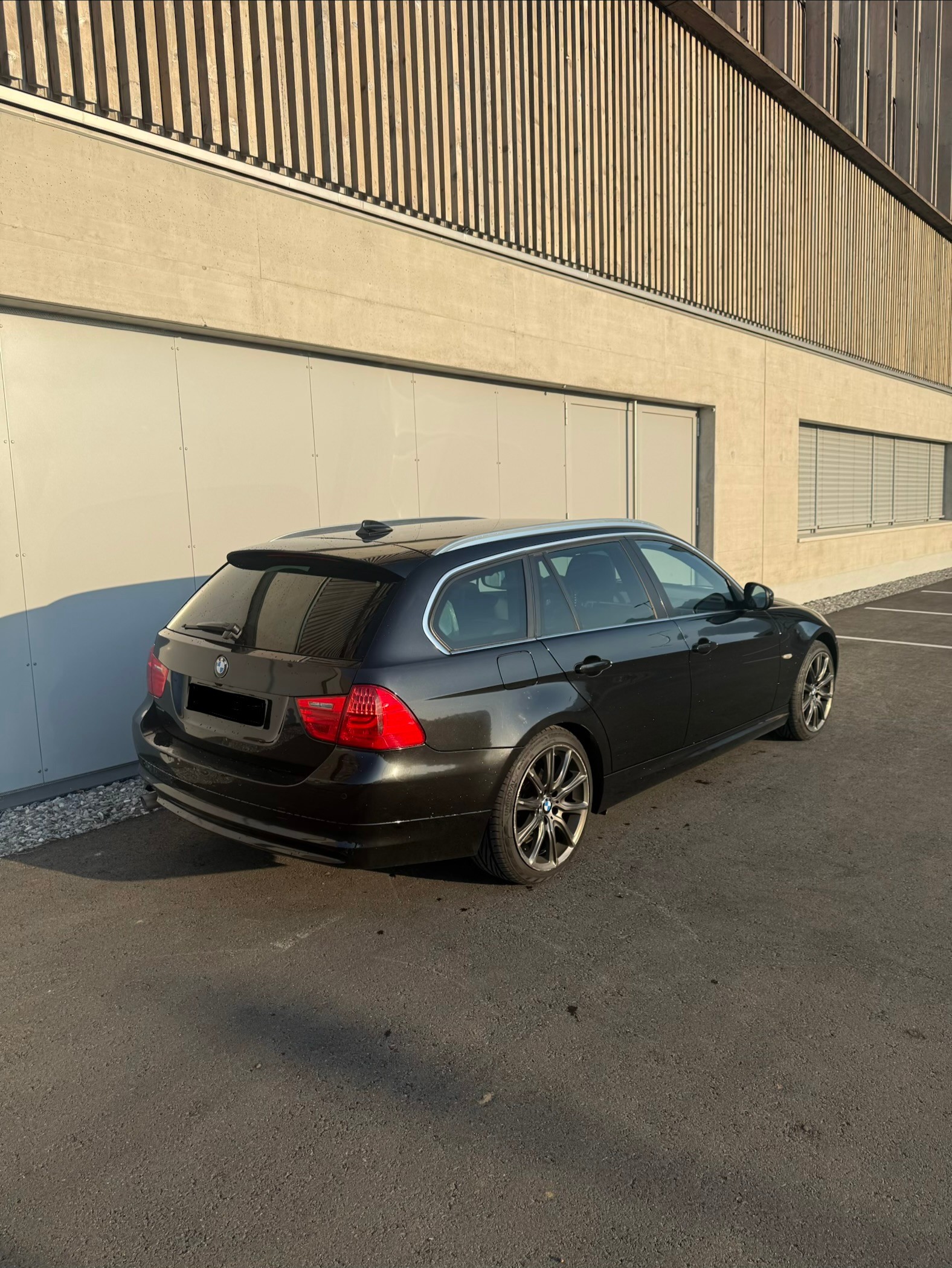 BMW 320d xDrive Touring Steptronic-image-5