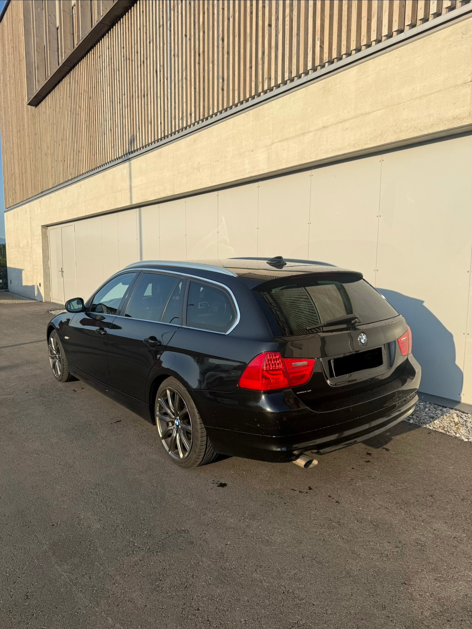 BMW 320d xDrive Touring Steptronic-image-3