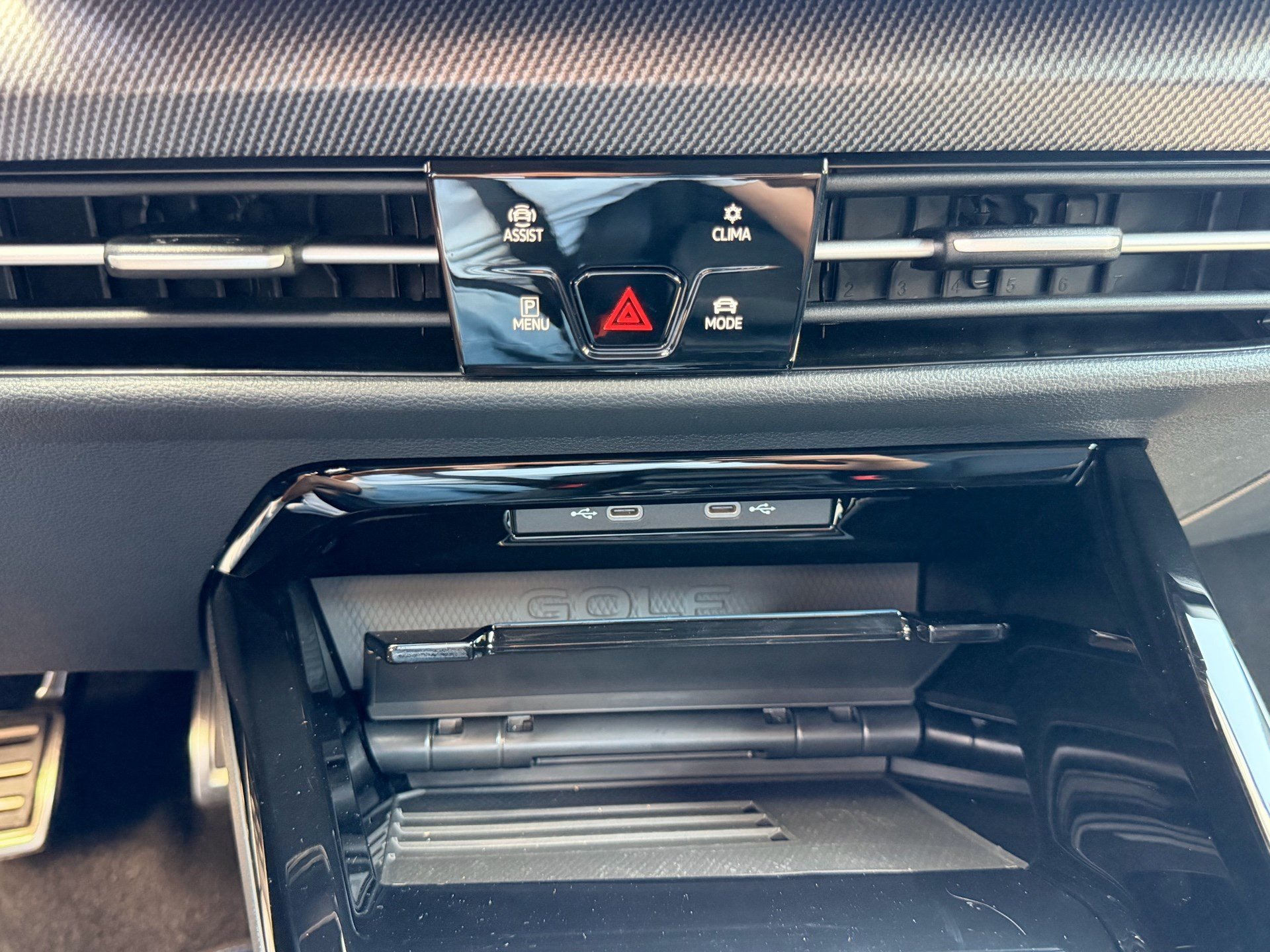 VW Golf R 2.0 TSI 333 PS 4MOTION *** AKRAPOVIC ABGAS & LEDER NAPPA ***-image-23