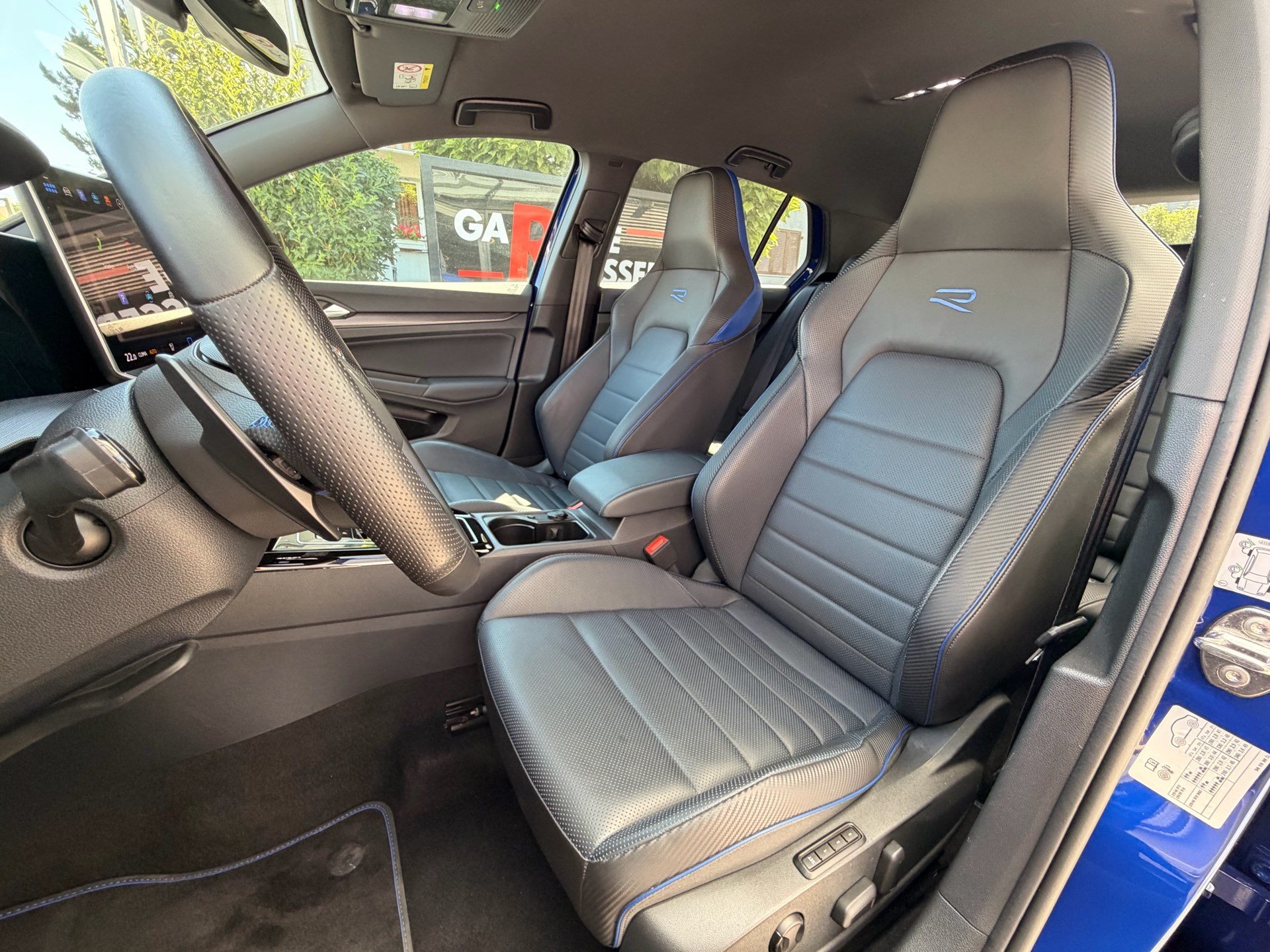VW Golf R 2.0 TSI 333 PS 4MOTION *** AKRAPOVIC ABGAS & LEDER NAPPA ***-image-8