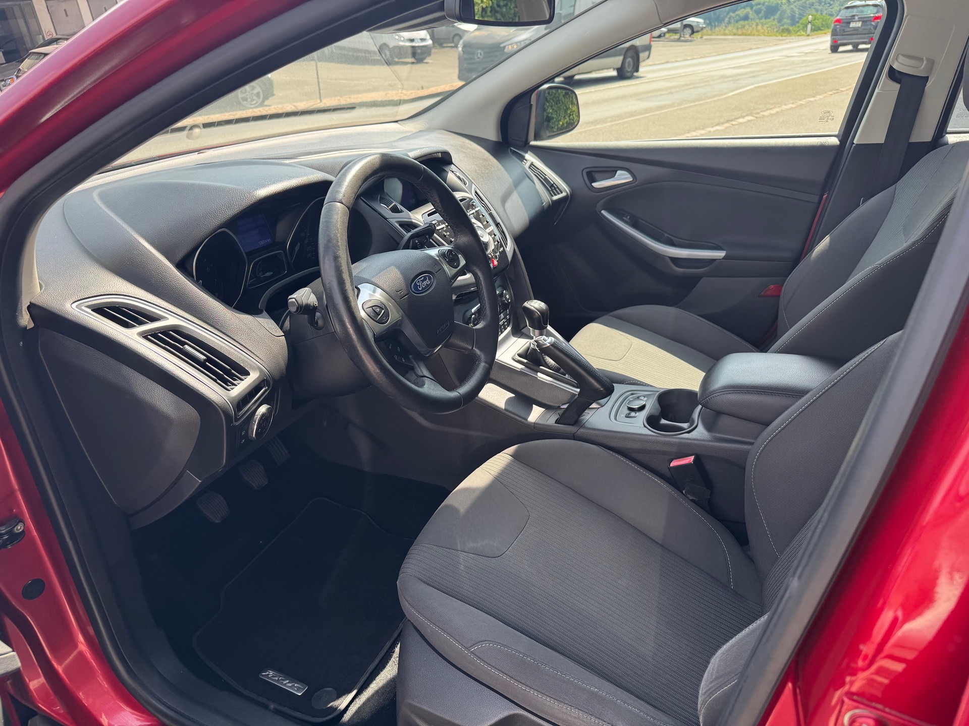 FORD Focus 1.6 SCTi Titanium-image-4