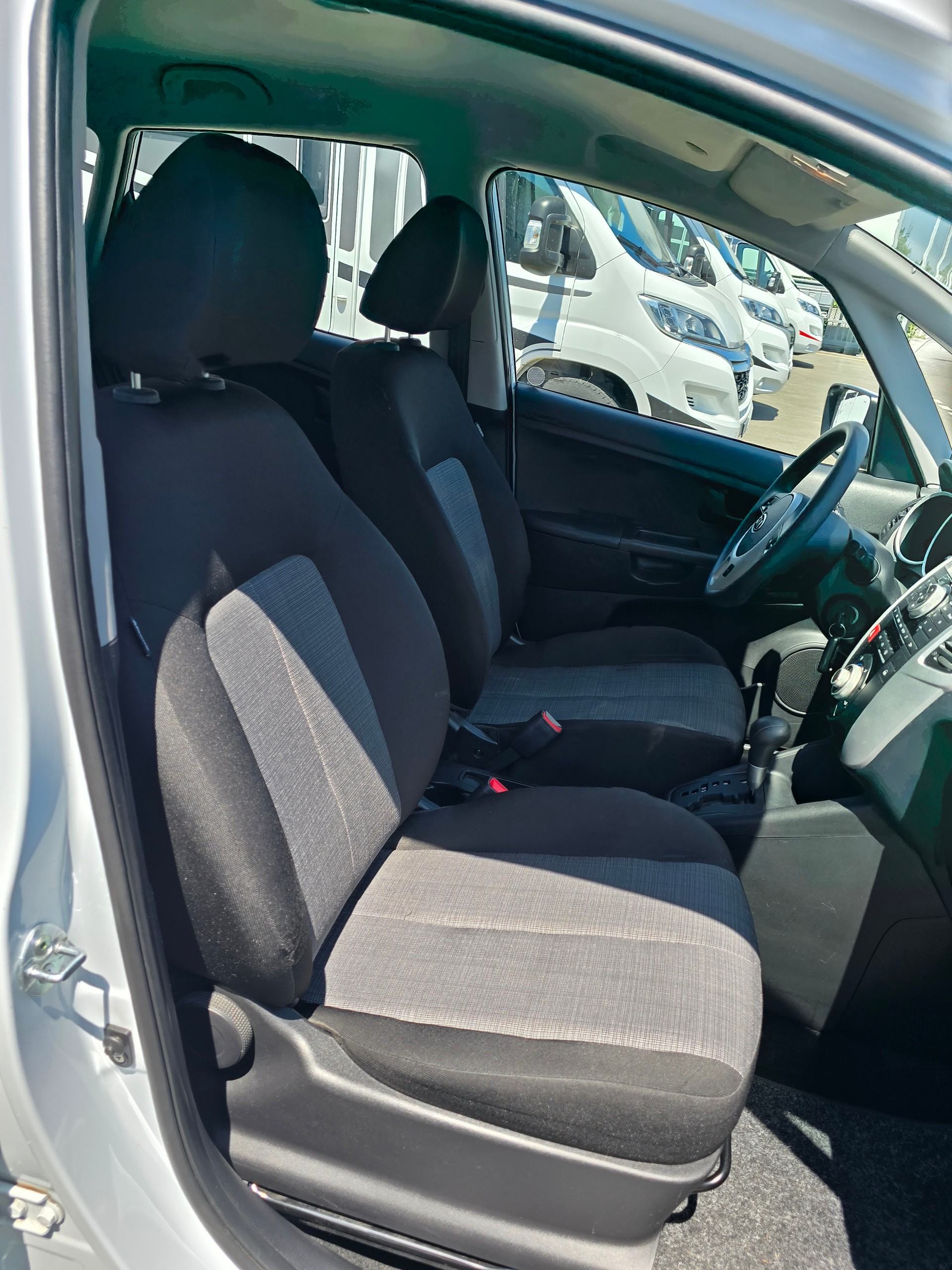 KIA Venga 1.6 CVVT Style Automatic-image-16