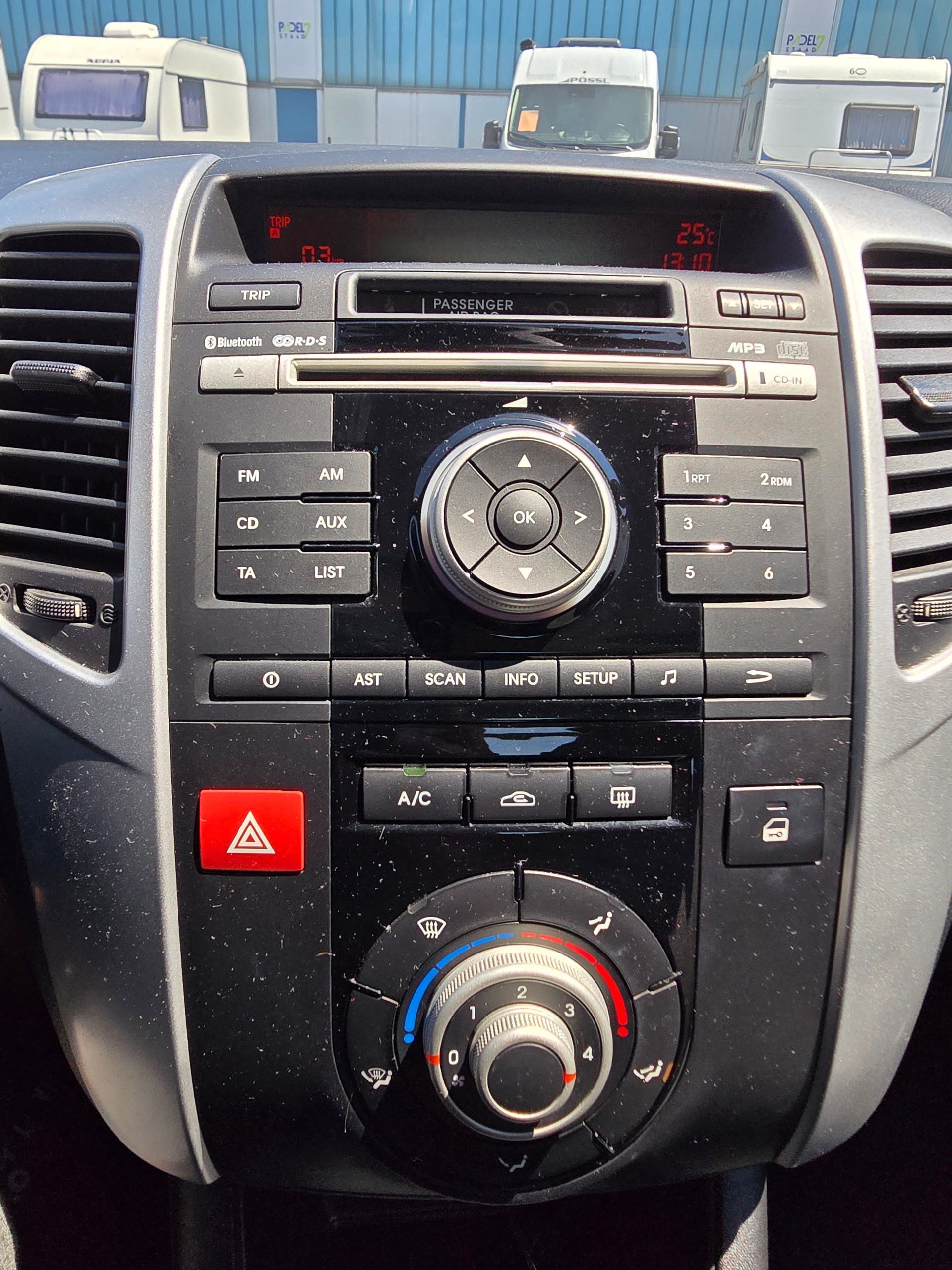 KIA Venga 1.6 CVVT Style Automatic-image-11