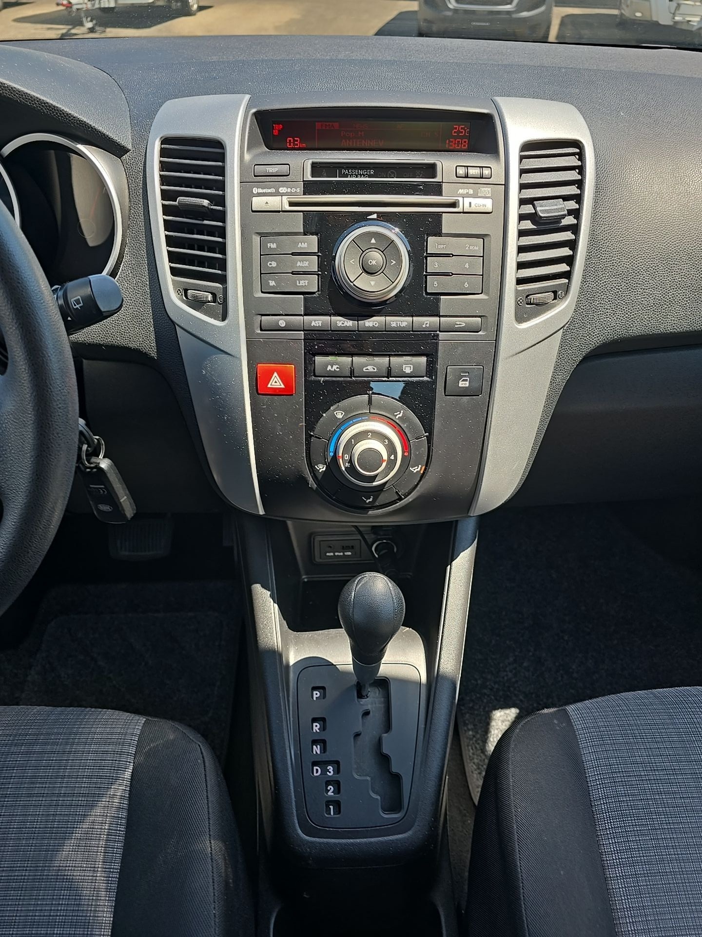 KIA Venga 1.6 CVVT Style Automatic-image-10