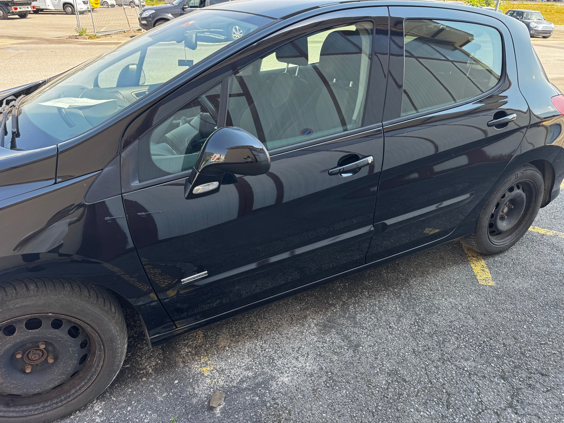 PEUGEOT 308 1.6 16V Turbo Swiss Edition-image-3