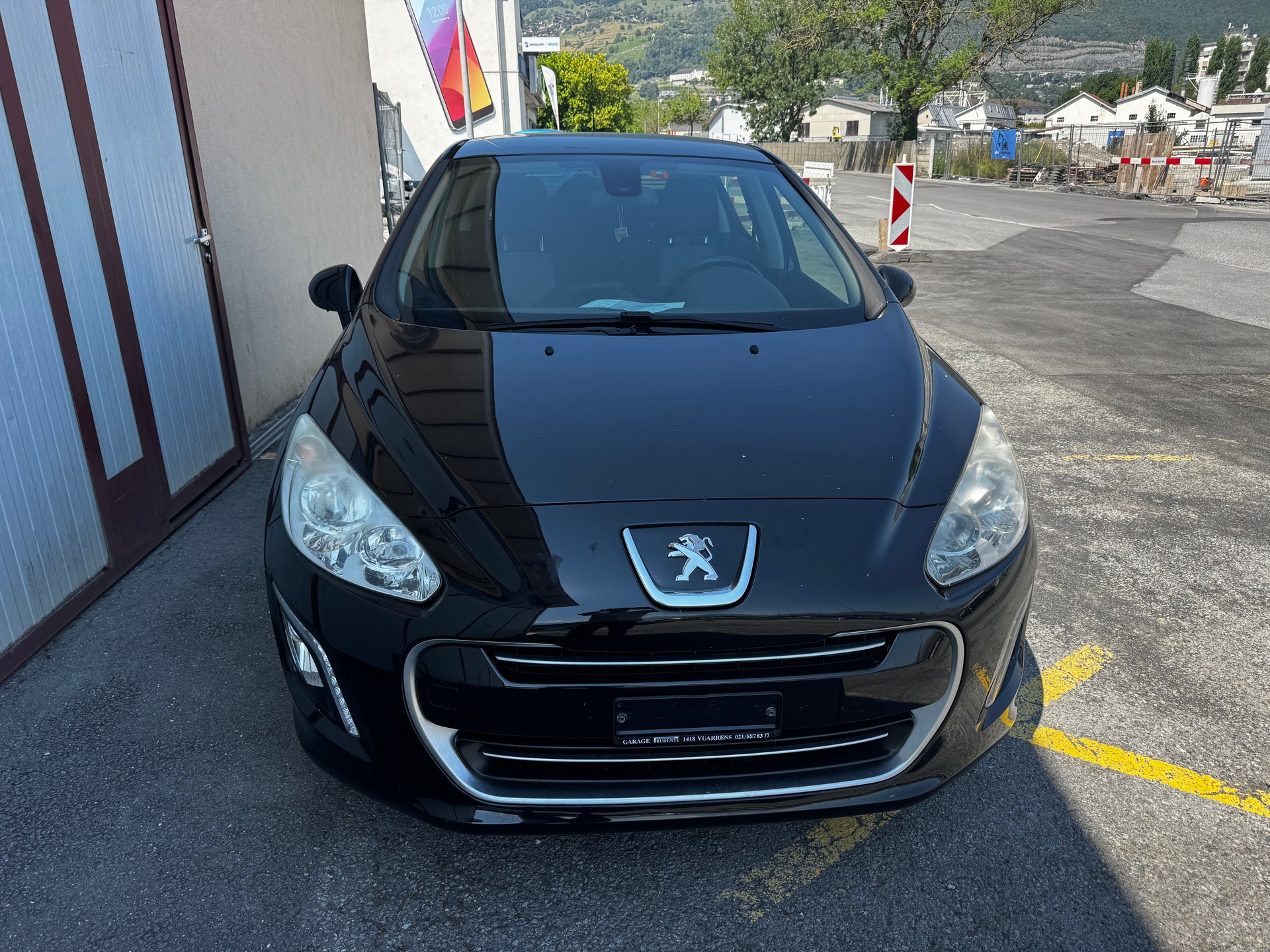 PEUGEOT 308 1.6 16V Turbo Swiss Edition-image-0