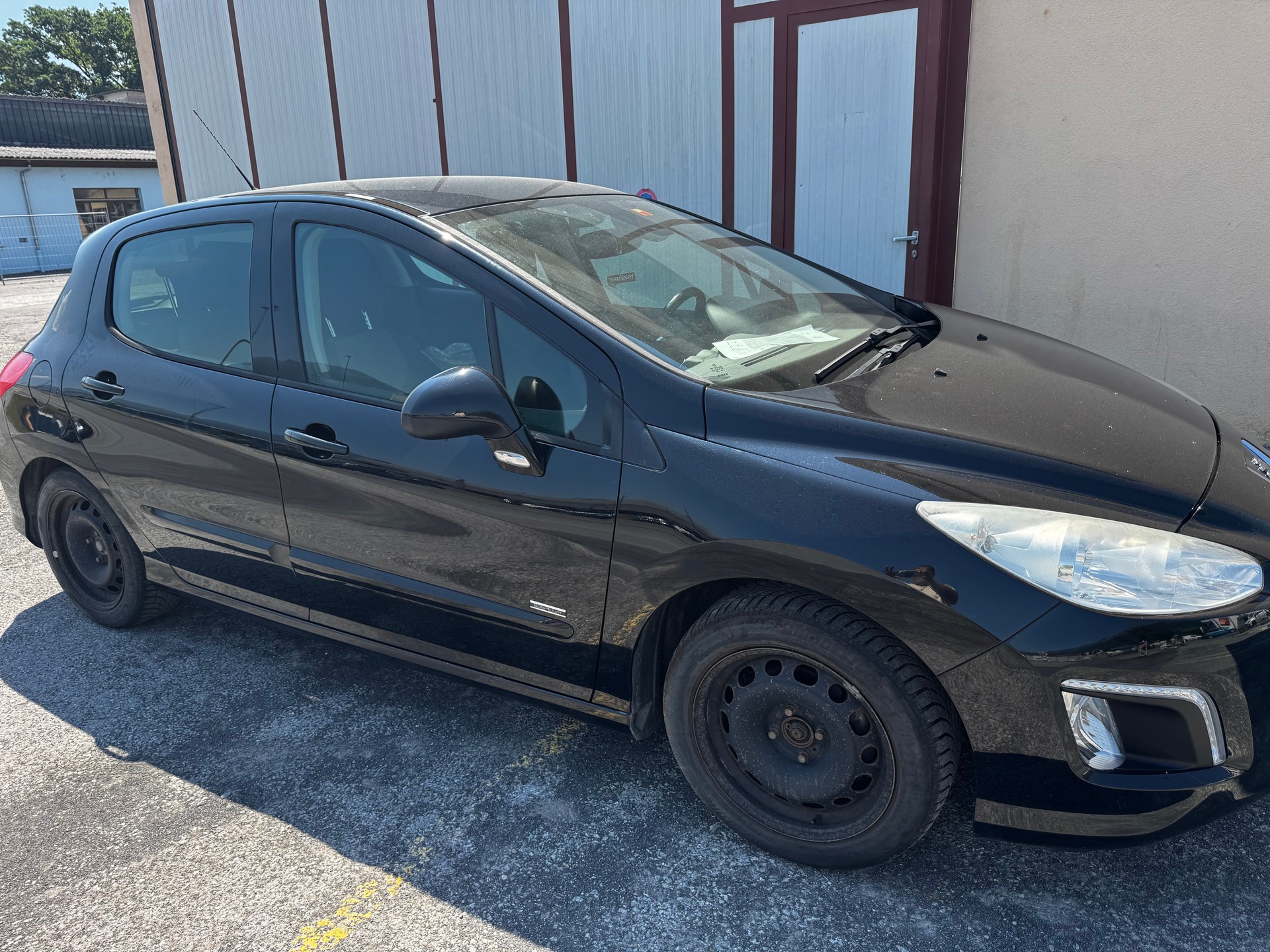 PEUGEOT 308 1.6 16V Turbo Swiss Edition-image-4