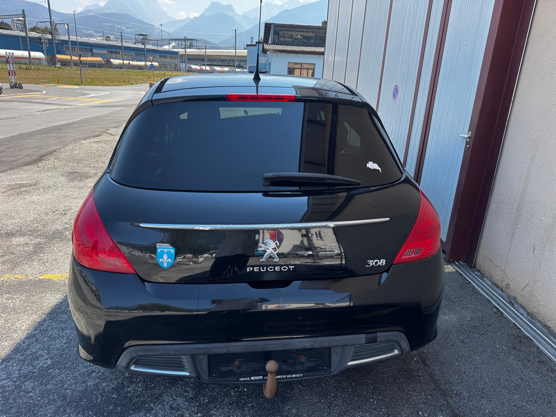 PEUGEOT 308 1.6 16V Turbo Swiss Edition-image-1