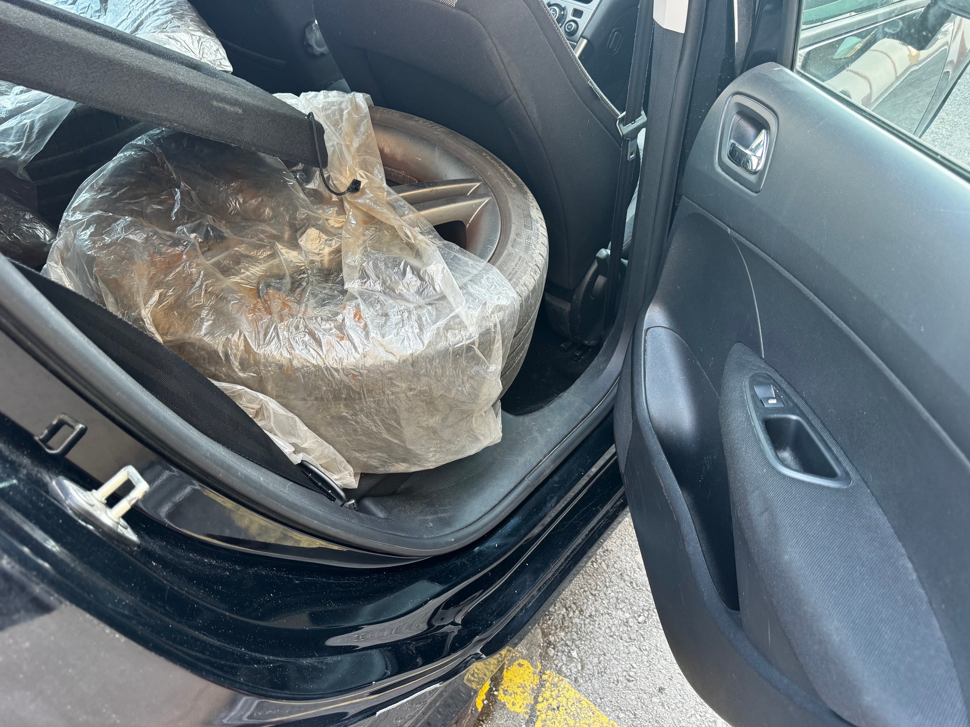 PEUGEOT 308 1.6 16V Turbo Swiss Edition-image-10