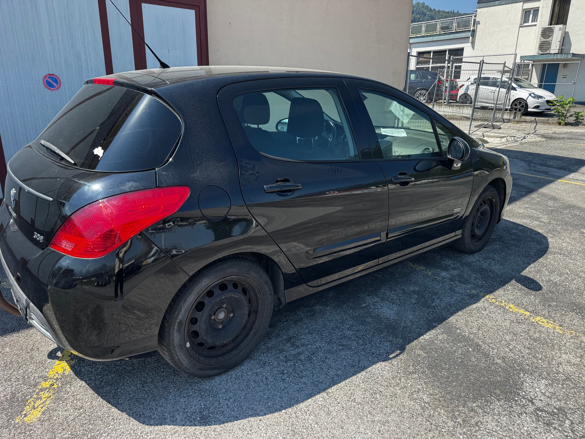 PEUGEOT 308 1.6 16V Turbo Swiss Edition-image-6