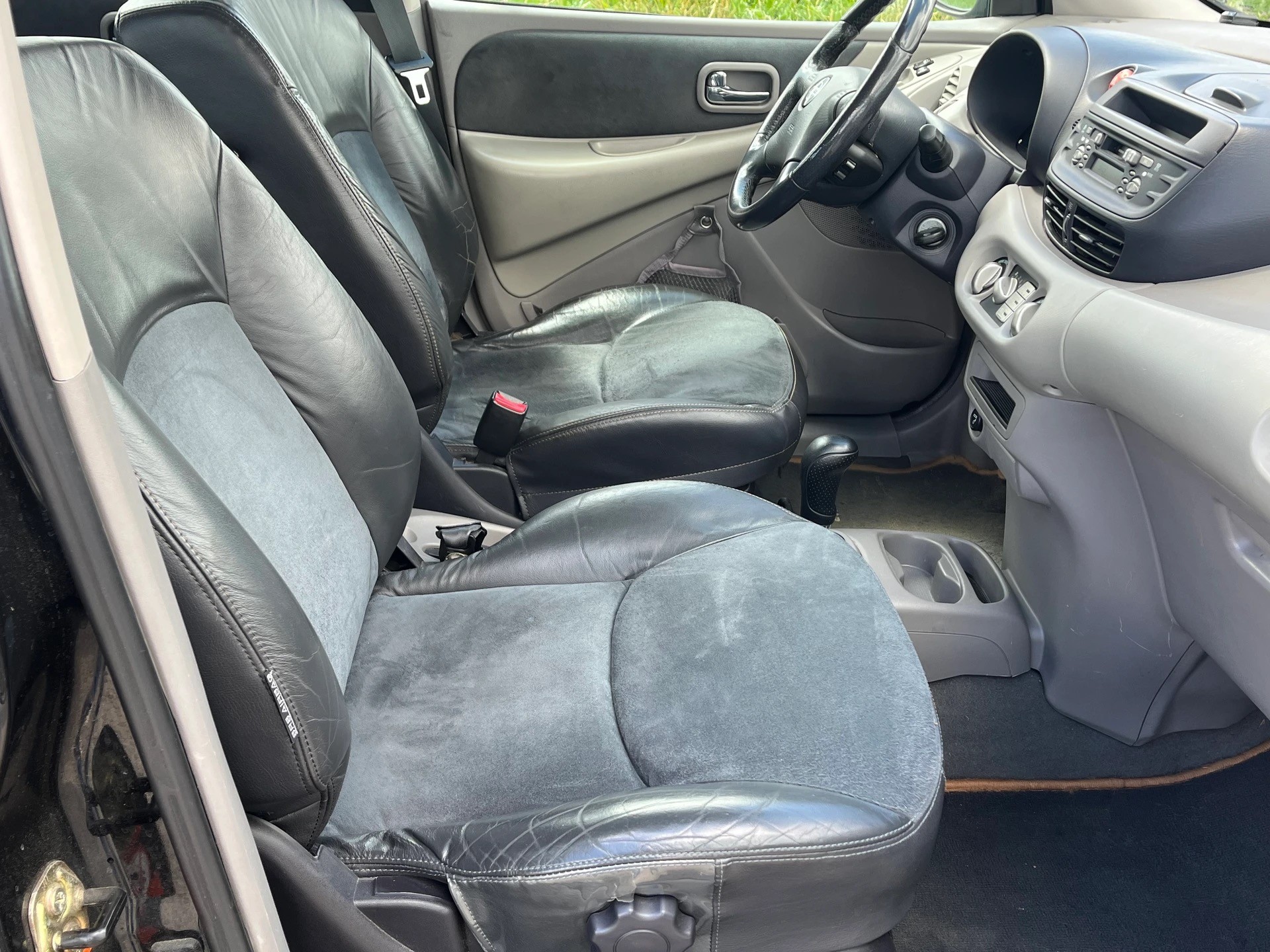 NISSAN Almera Tino 2.0 16V Luxury-image-11