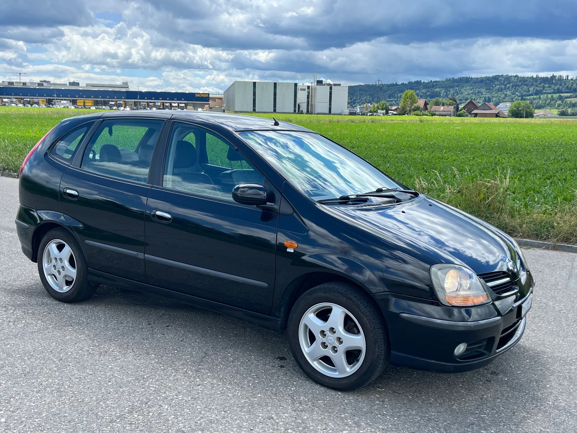 NISSAN Almera Tino 2.0 16V Luxury-image-1