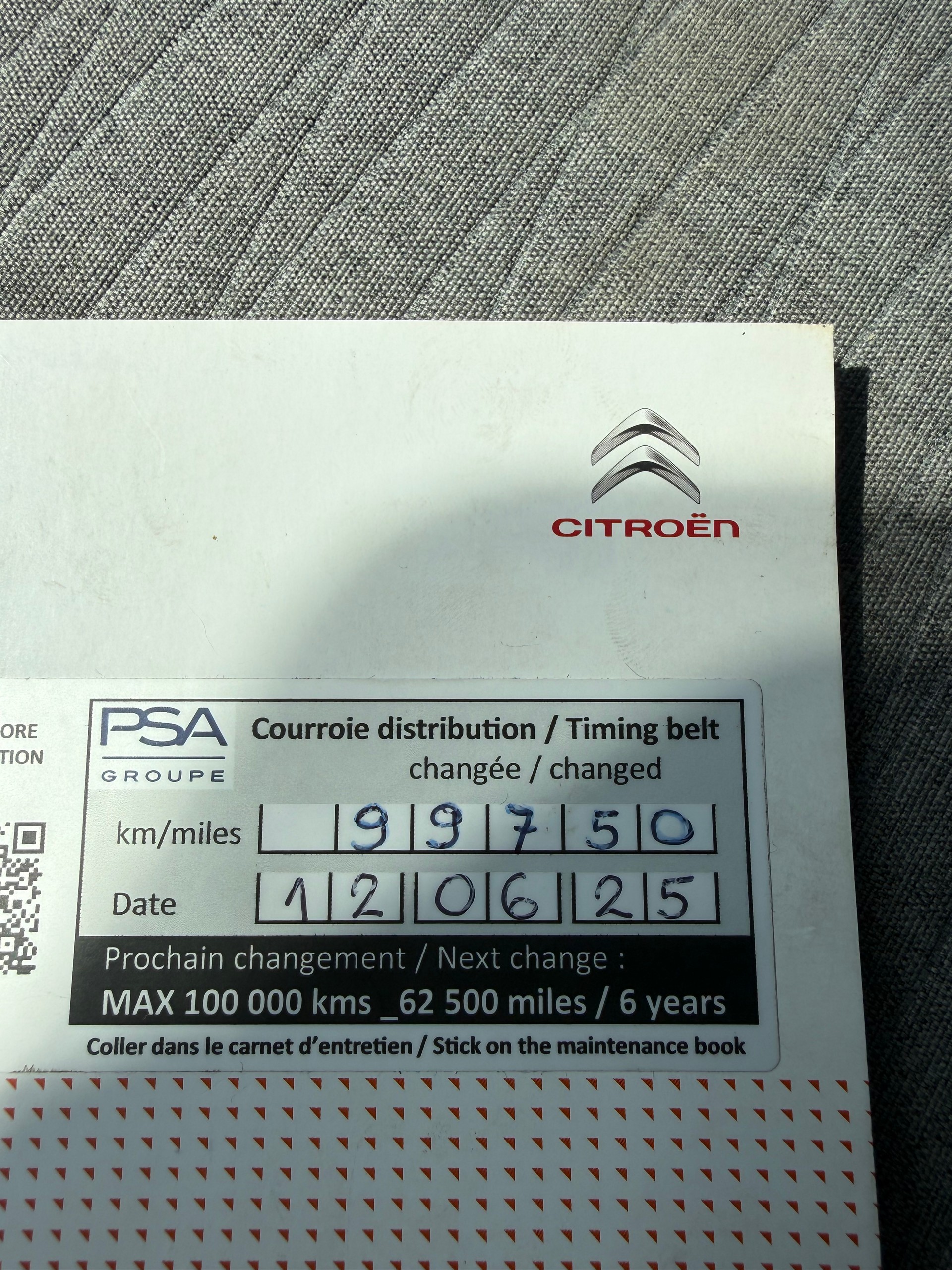 CITROEN C1 1.2 VTi Shine Airscape-image-9