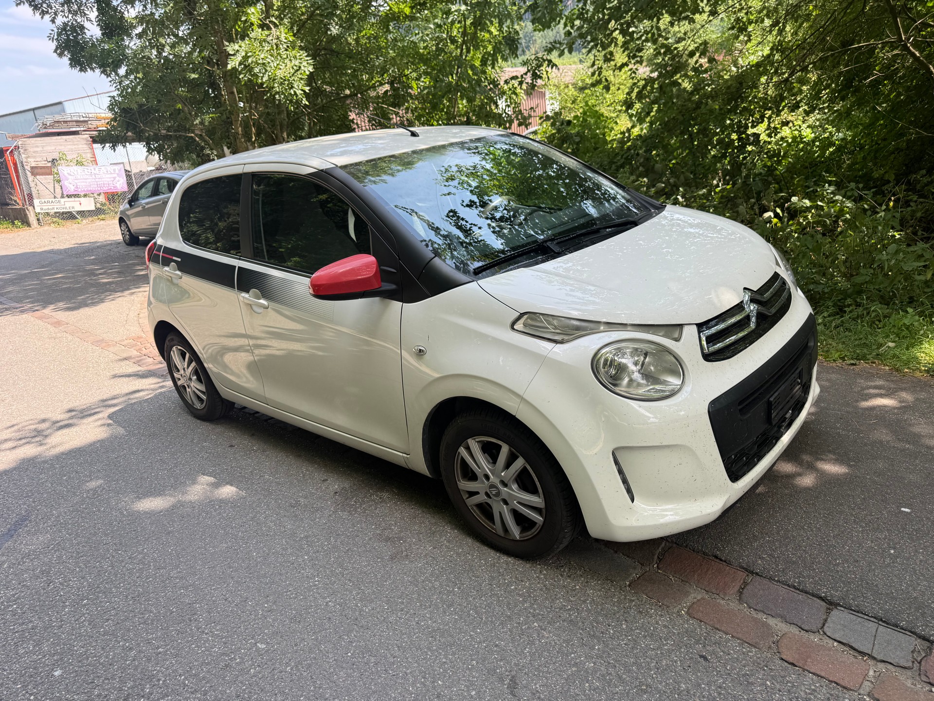 CITROEN C1 1.2 VTi Shine Airscape-image-2