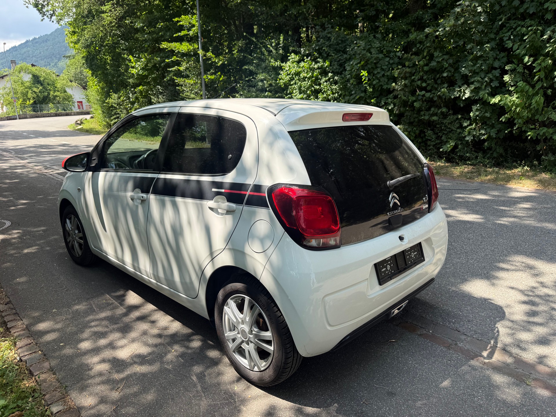 CITROEN C1 1.2 VTi Shine Airscape-image-3