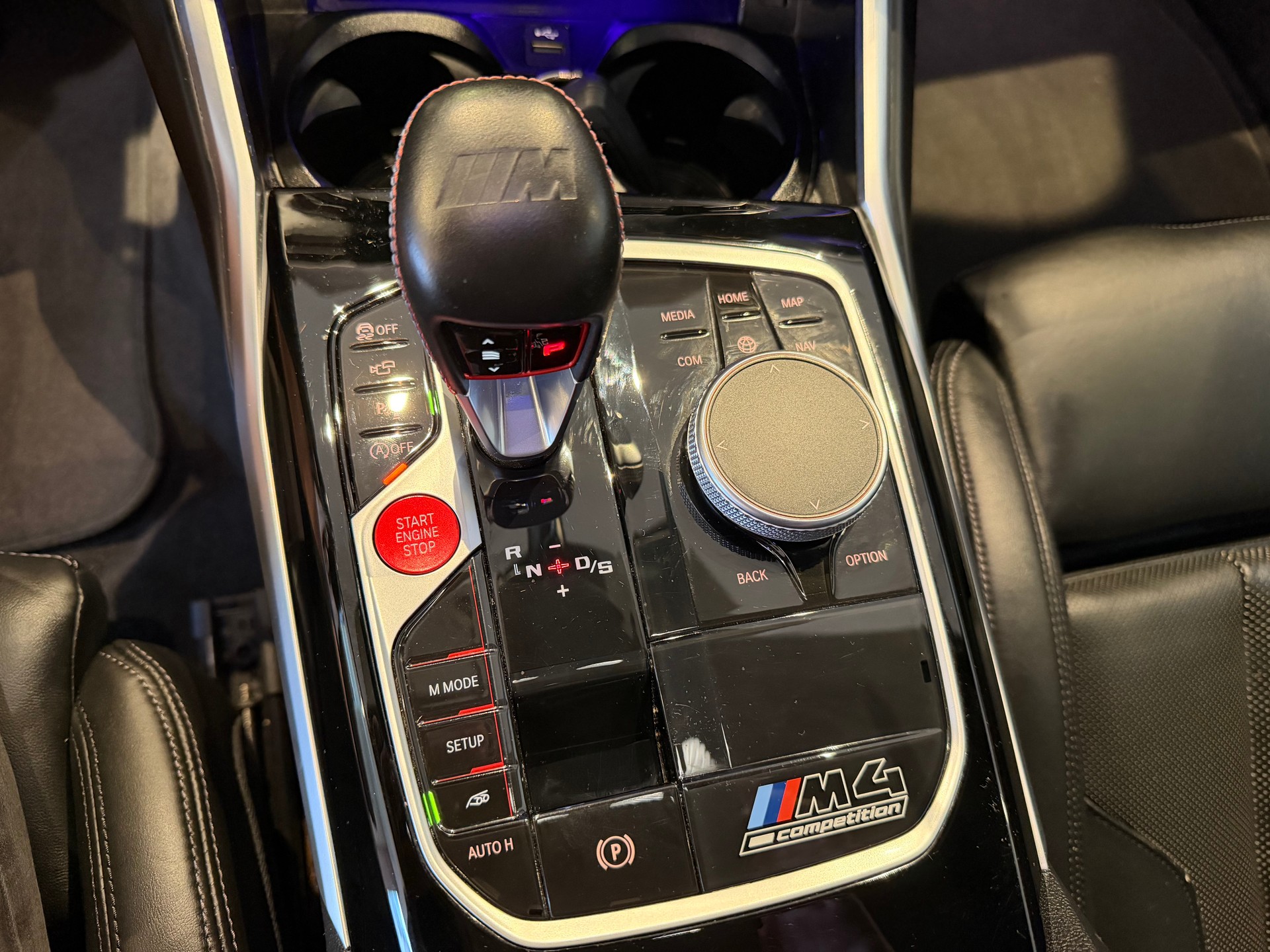 BMW M4 Competition xDrive Coupé-image-12