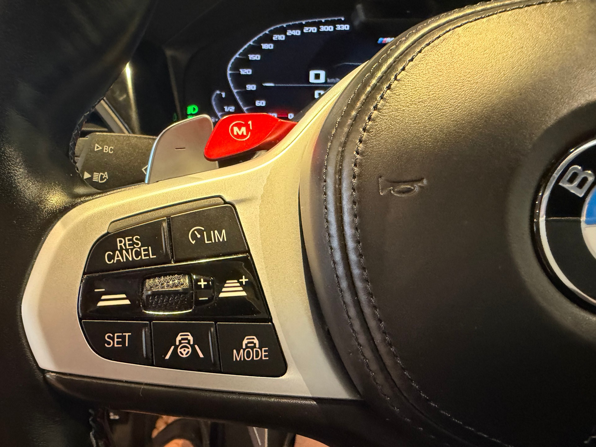 BMW M4 Competition xDrive Coupé-image-16