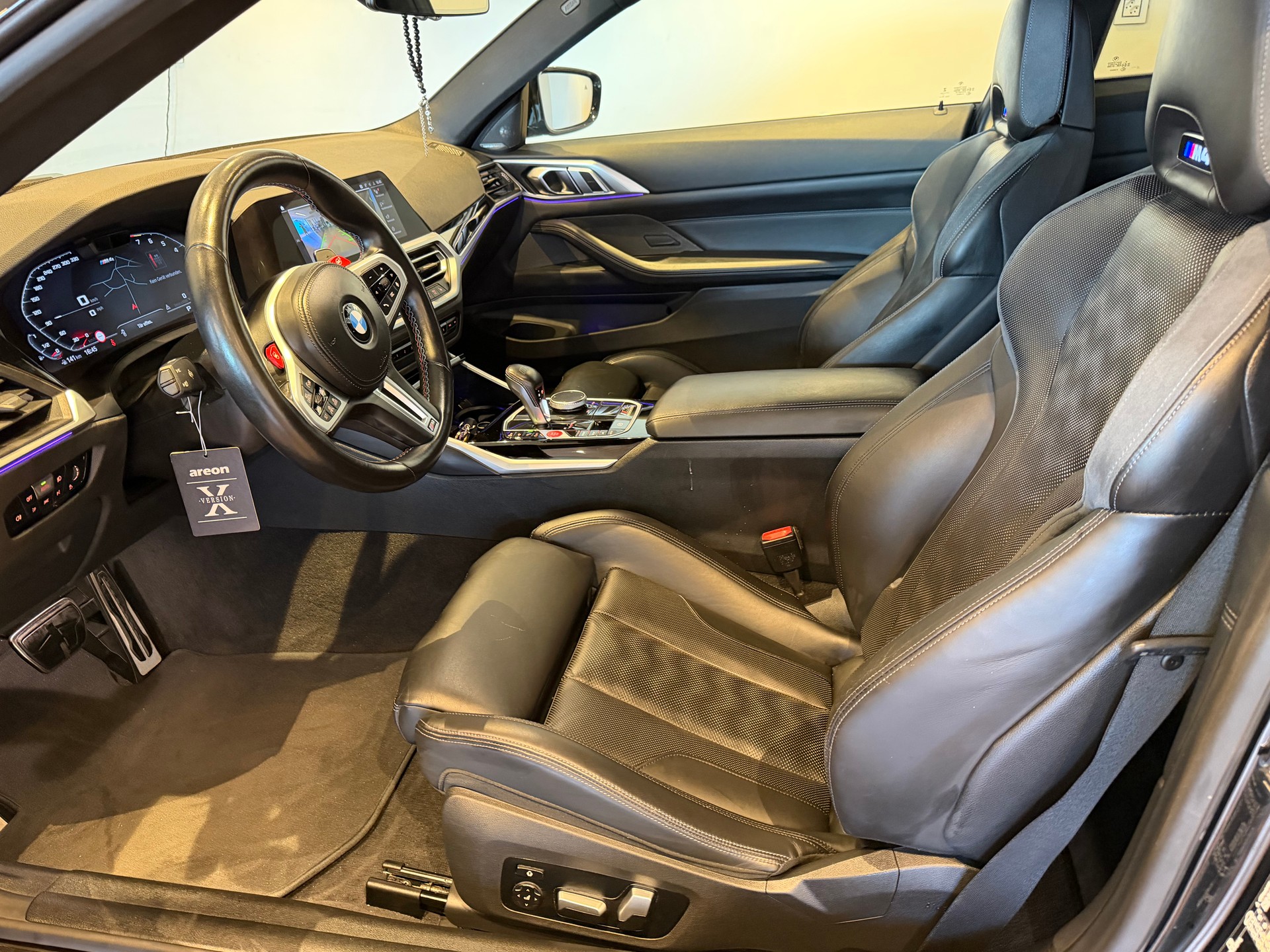 BMW M4 Competition xDrive Coupé-image-9