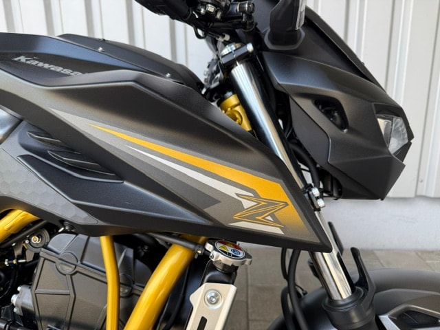 KAWASAKI 650 S schwarz - gold-showroom-element-2