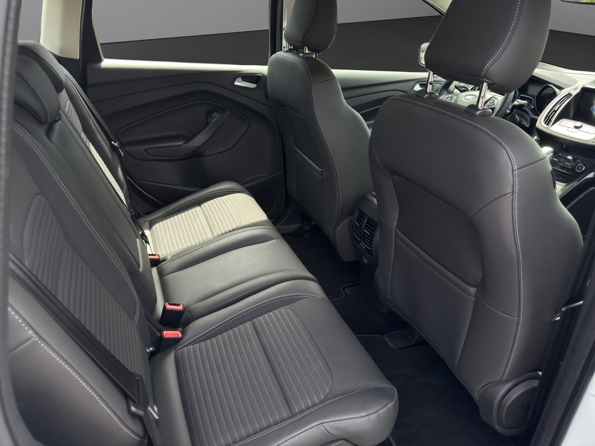 FORD Kuga 2.0 TDCi Titanium 4WD PowerShift-image-9