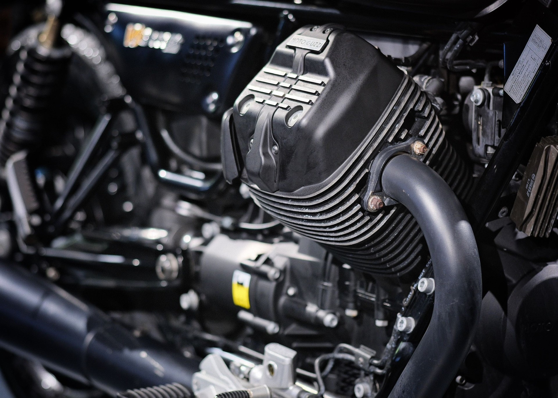MOTO GUZZI V9 Bobber 850 ABS-image-6