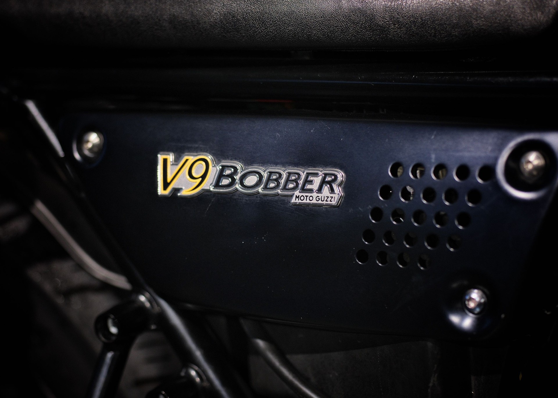 MOTO GUZZI V9 Bobber 850 ABS-image-11