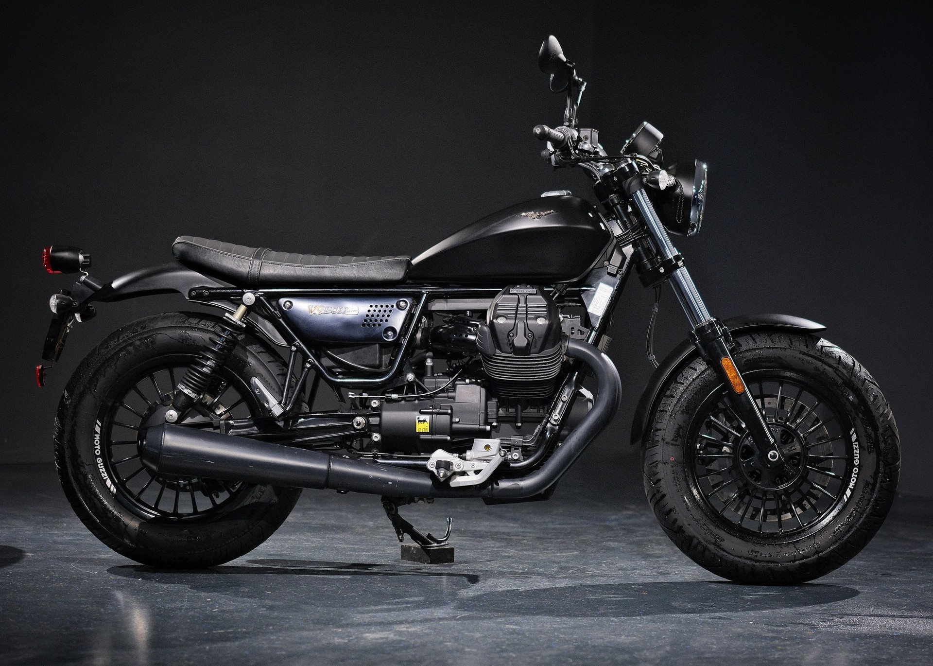 MOTO GUZZI V9 Bobber 850 ABS-showroom-element-1
