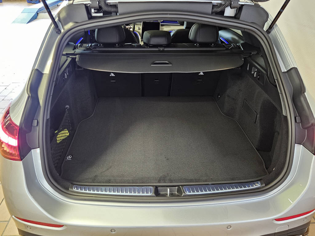 MERCEDES-BENZ C 220 d 4Matic AMG Line Kombi Swiss Star-showroom-element-3