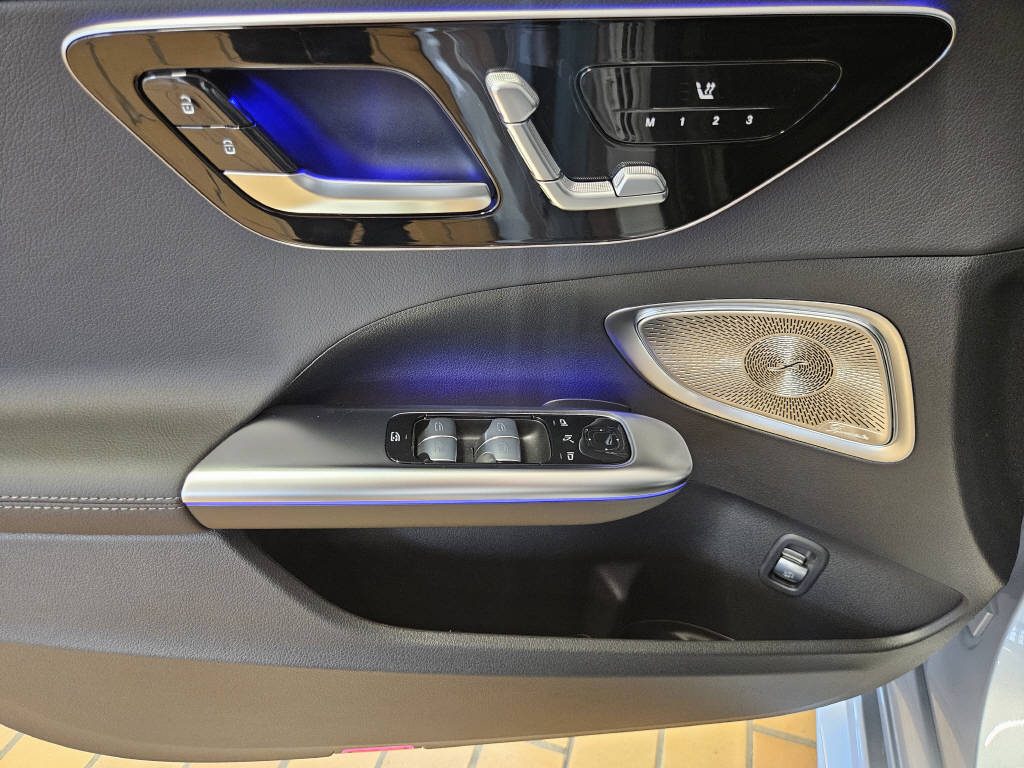 MERCEDES-BENZ C 220 d 4Matic AMG Line Kombi Swiss Star-image-9