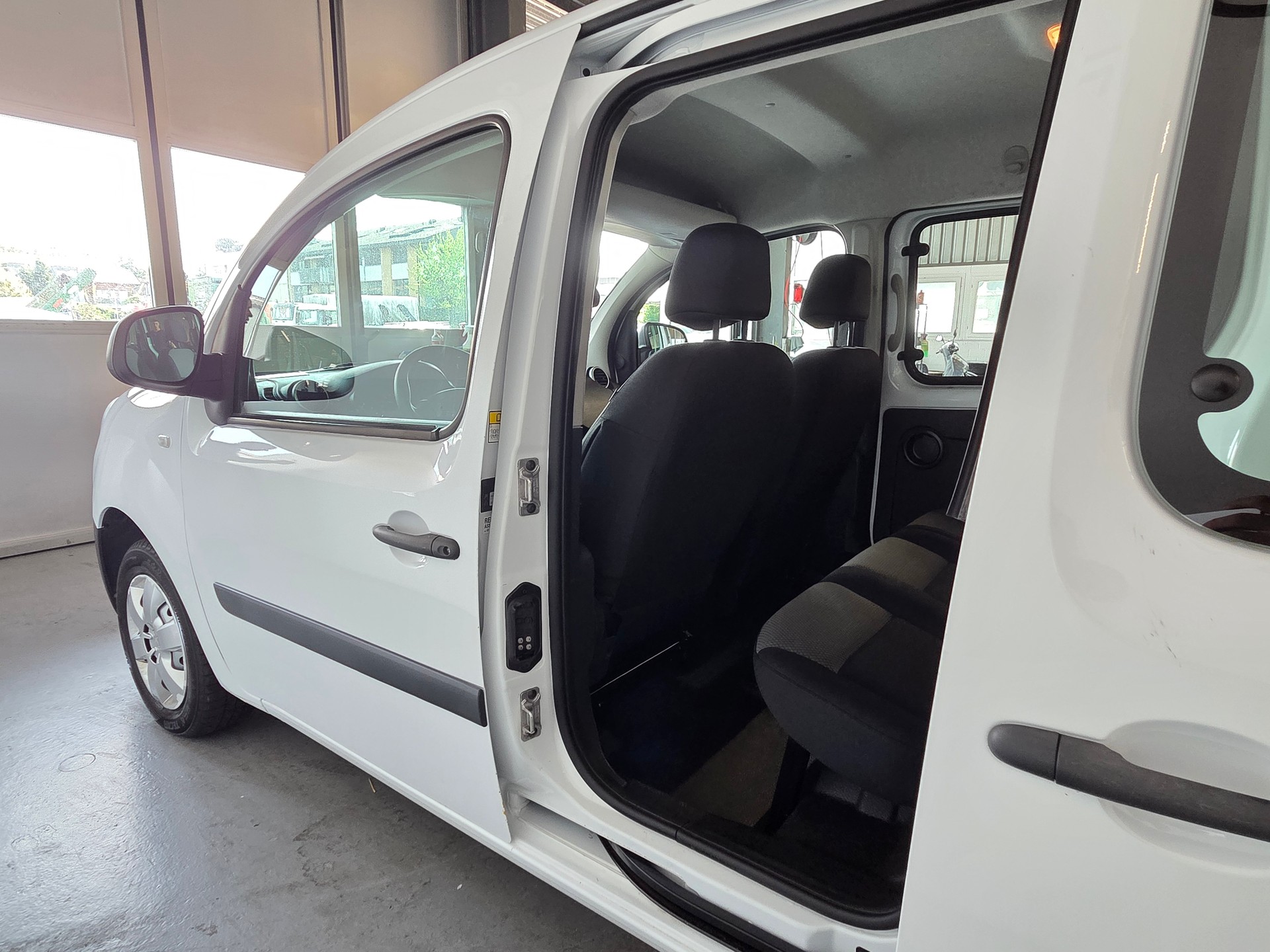 RENAULT Kangoo Kombi 1.5 Blue dCi 80 Life-image-18