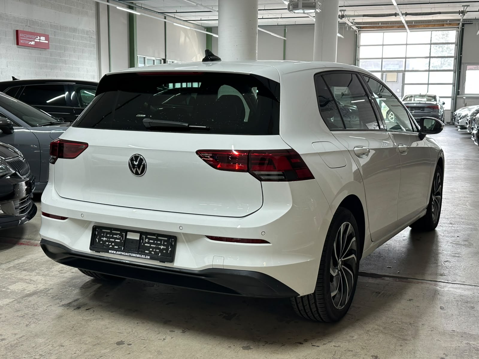 VW Golf 1.5 TSI ACT Life-image-4