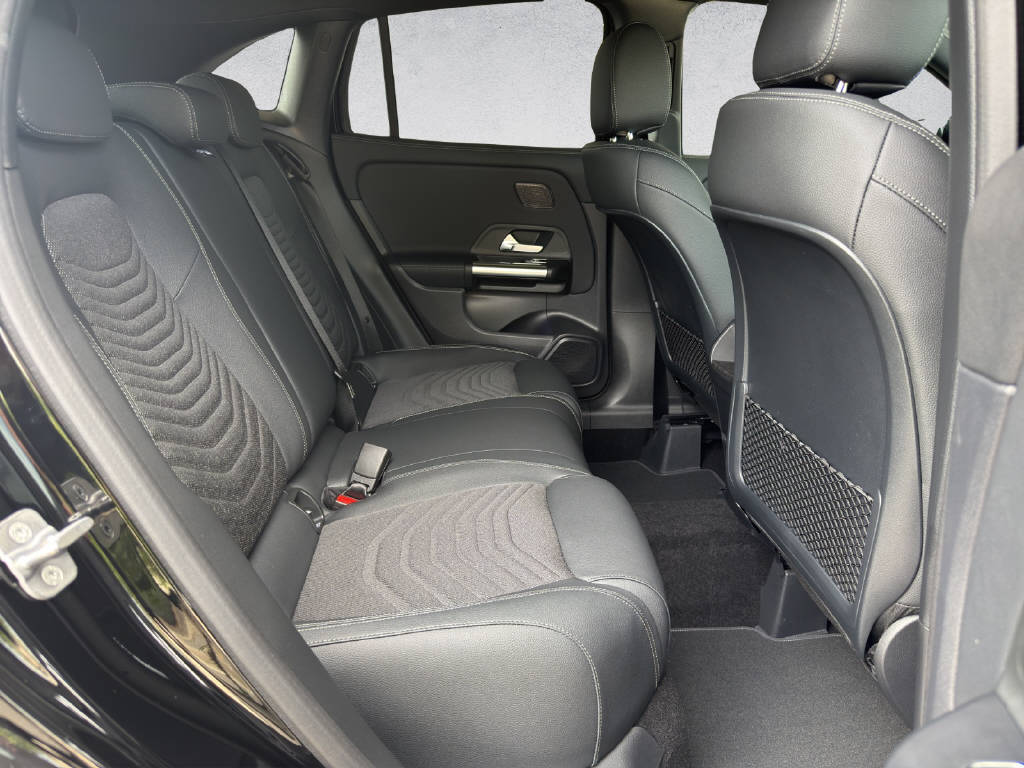 MERCEDES-BENZ GLA 200 Night Star Progressive-image-12